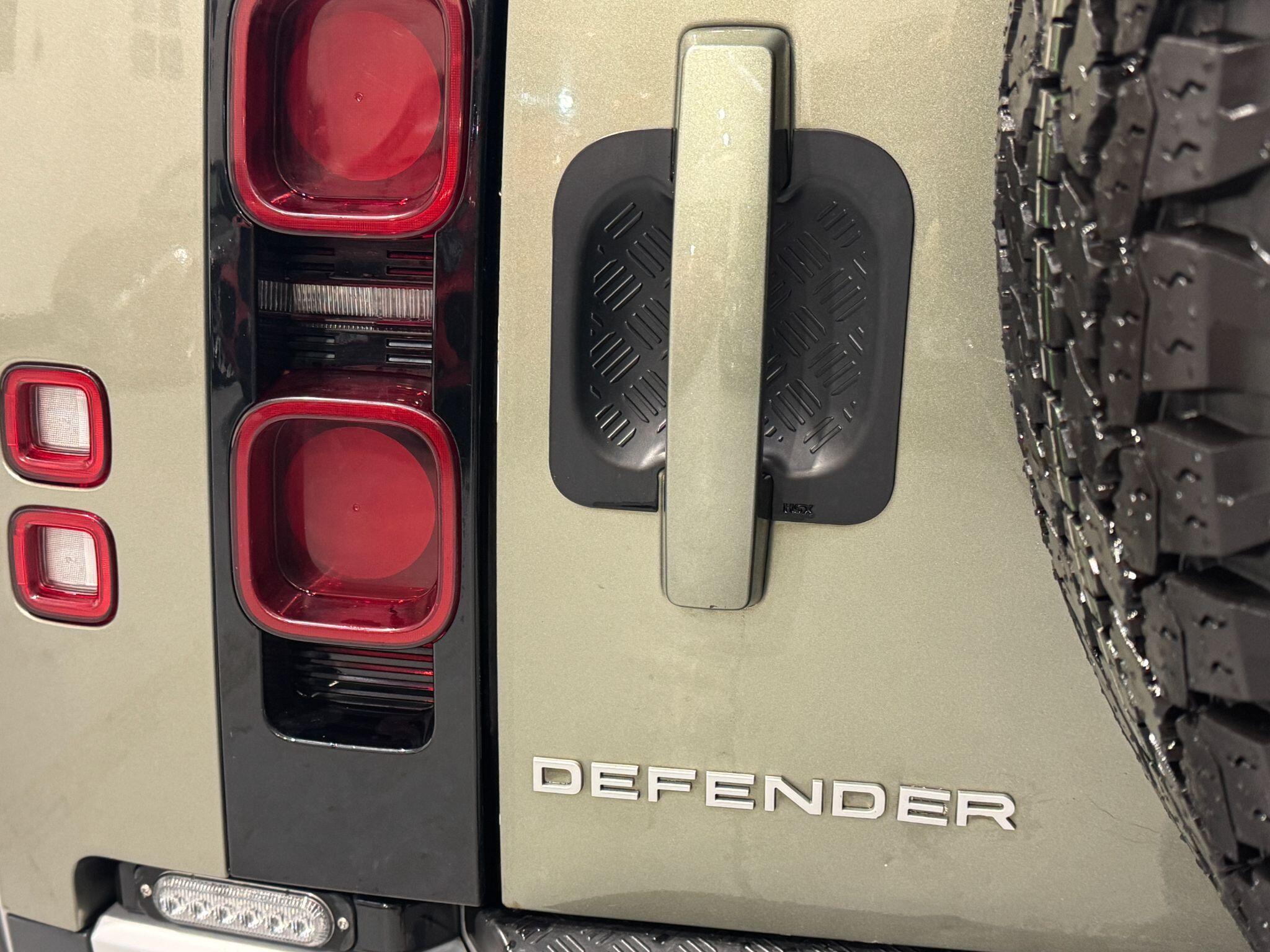 Land Rover Defender 110 - Image 77
