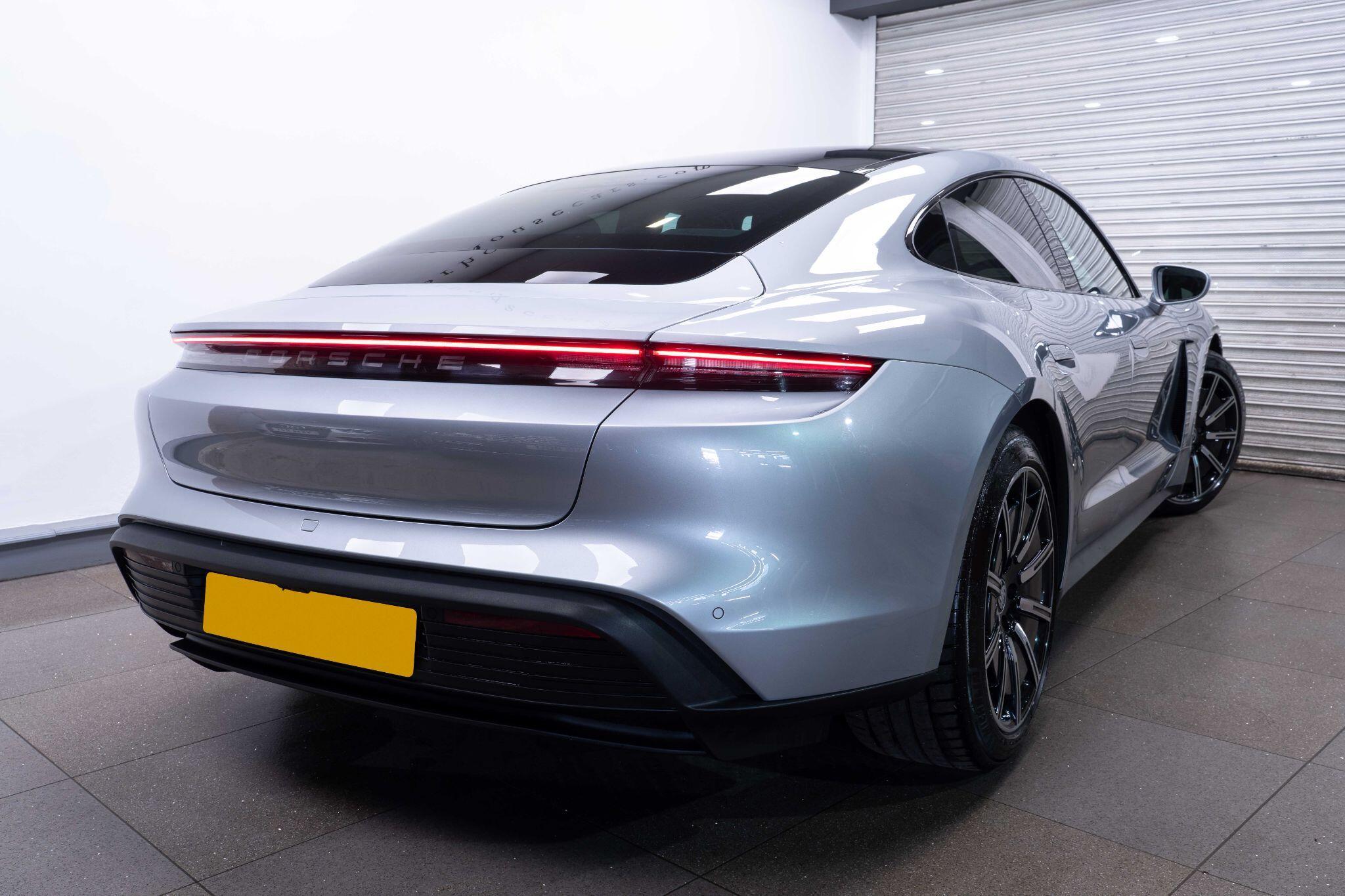 Porsche Taycan - Image 4