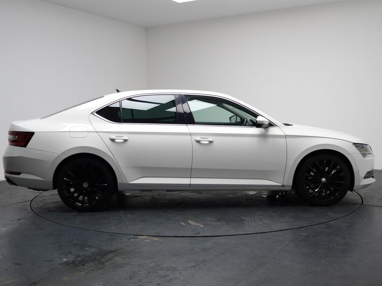 Skoda Superb - Image 14