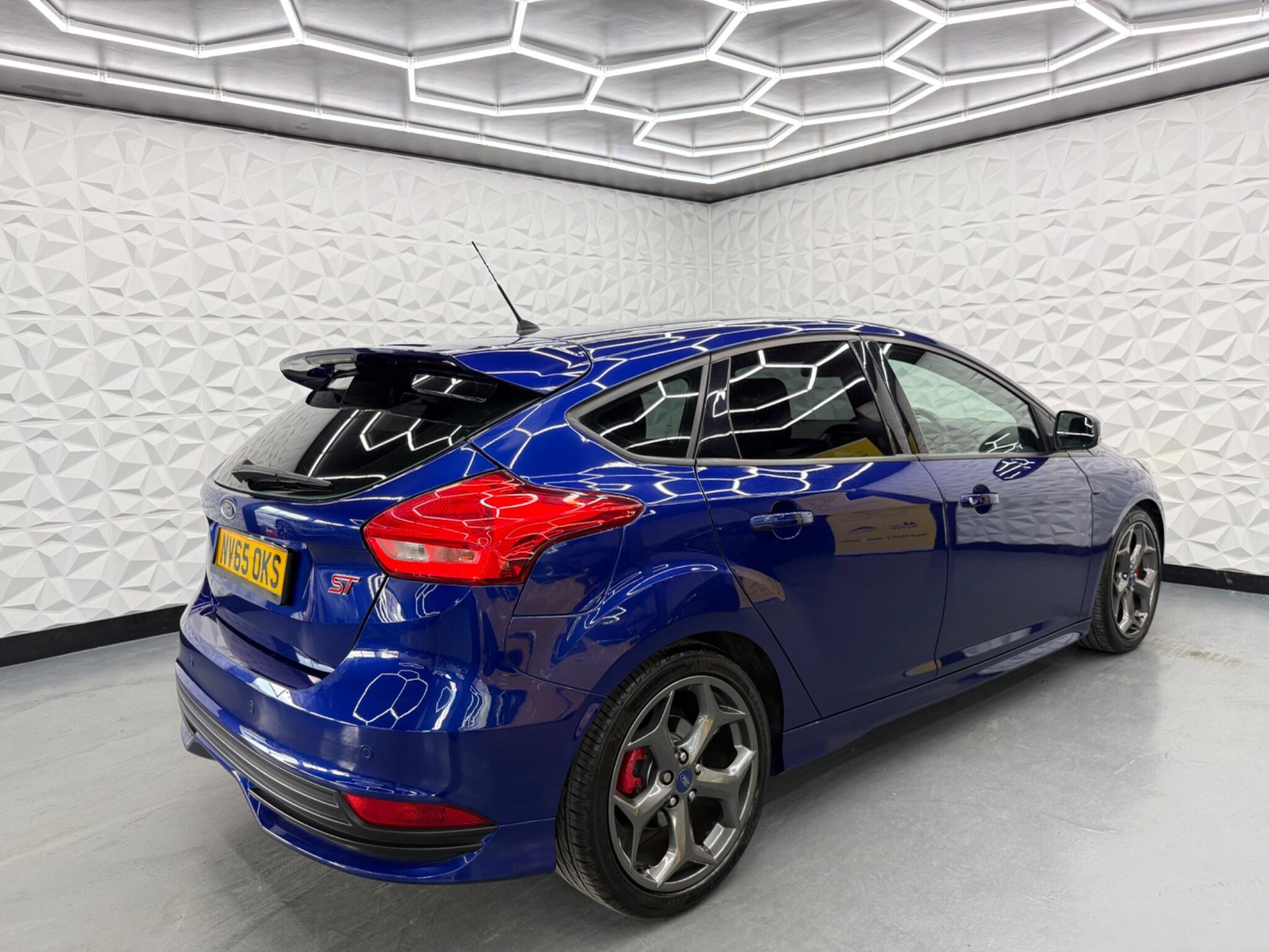 Ford Focus - Image 13