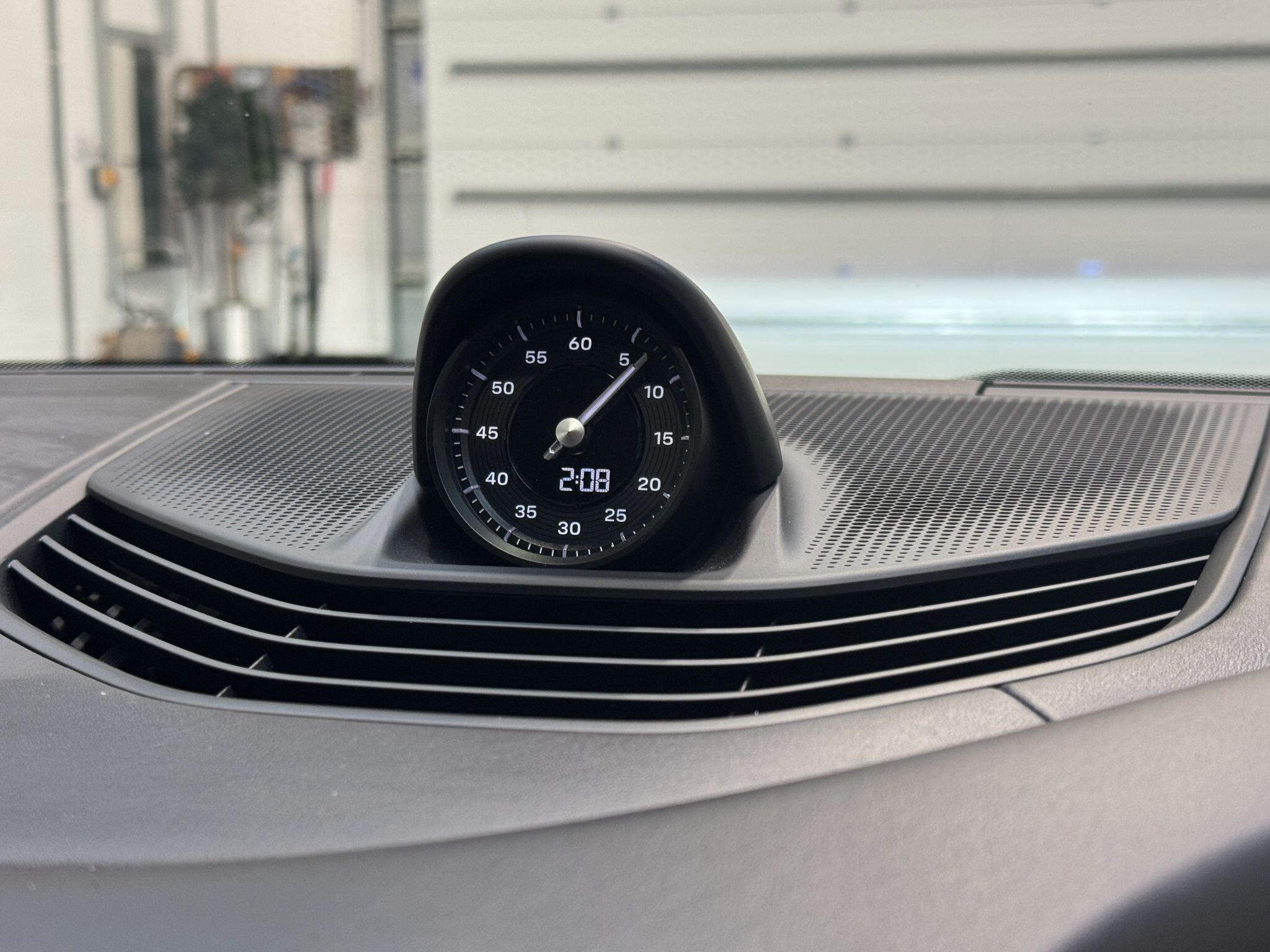 Porsche Taycan - Image 46