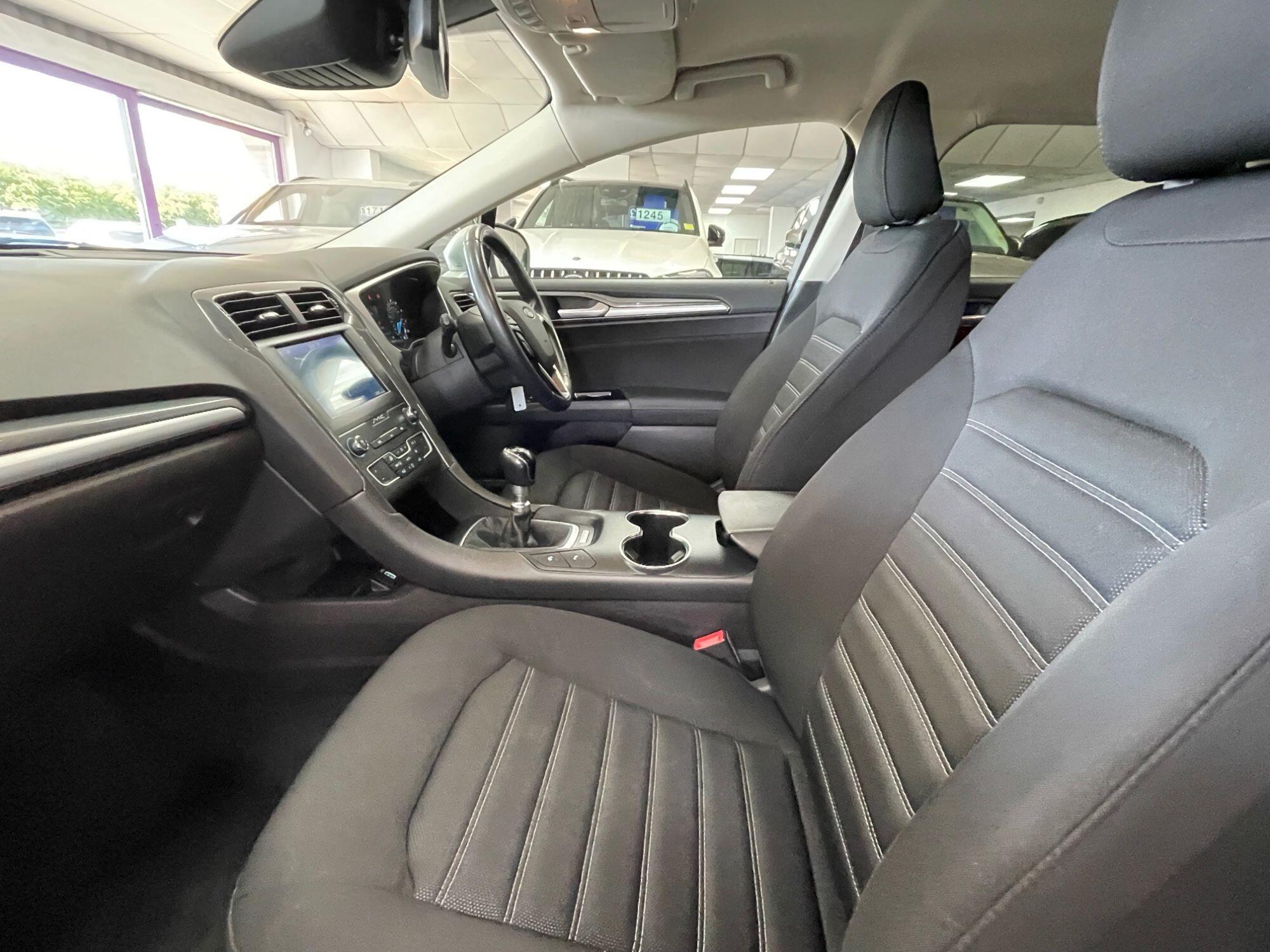 Ford Mondeo - Image 31