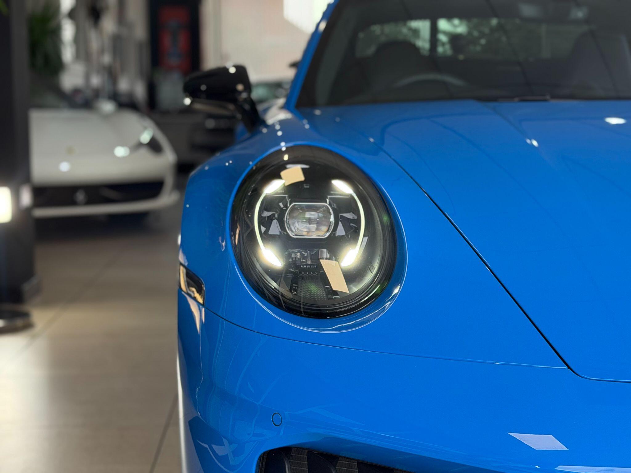 Porsche 911 - Image 8