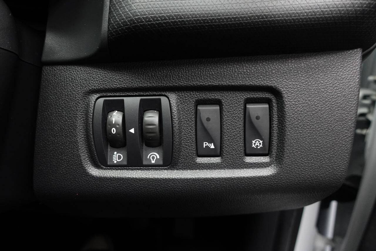 Renault Clio - Image 42