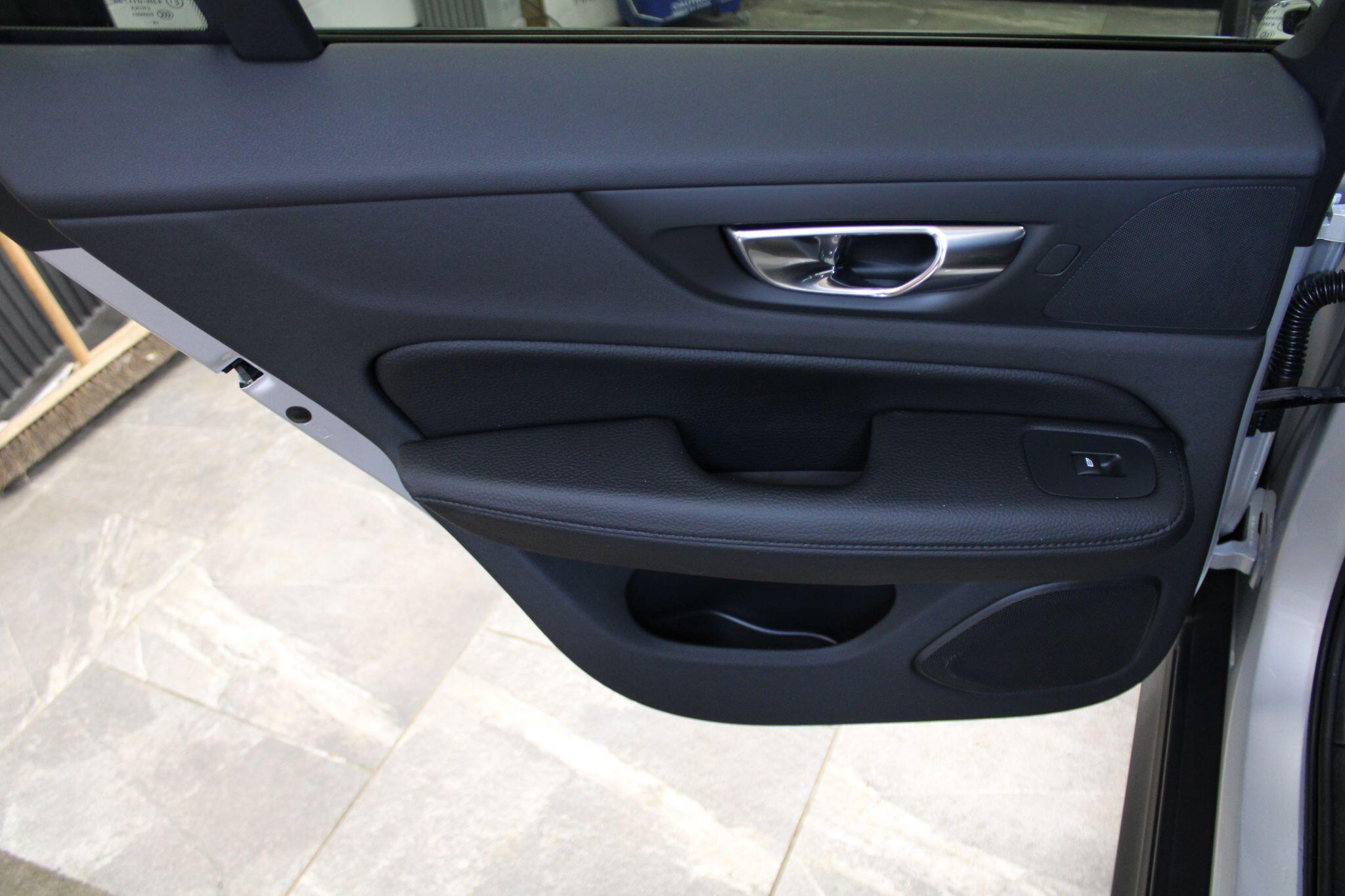 Volvo V60 CROSS COUNTRY - Image 39