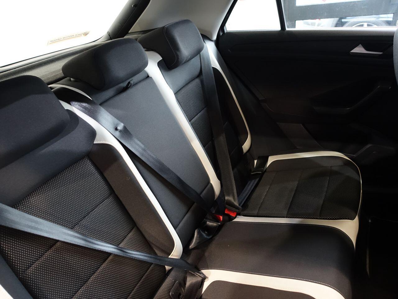 Volkswagen T-Roc - Image 14