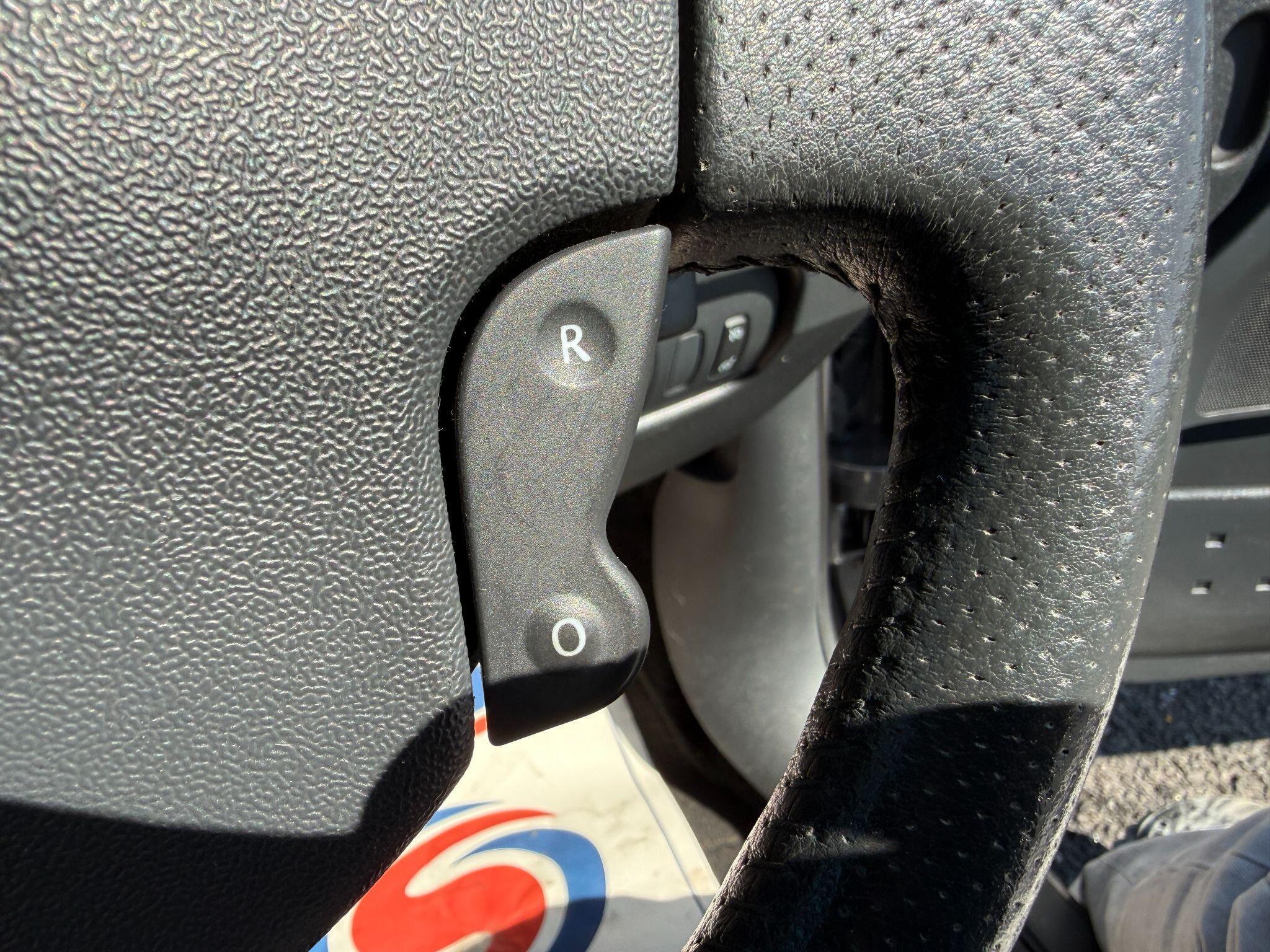 Renault Megane - Image 41