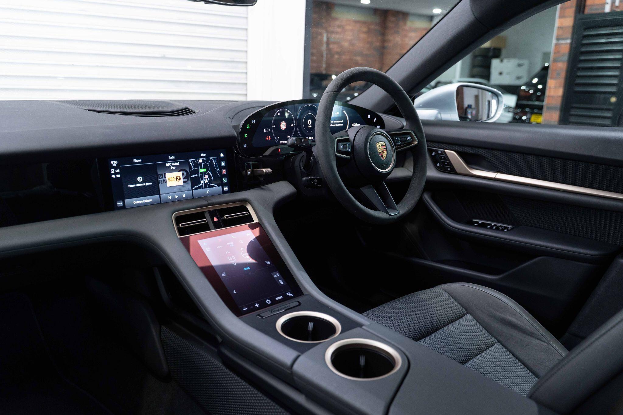 Porsche Taycan - Image 9