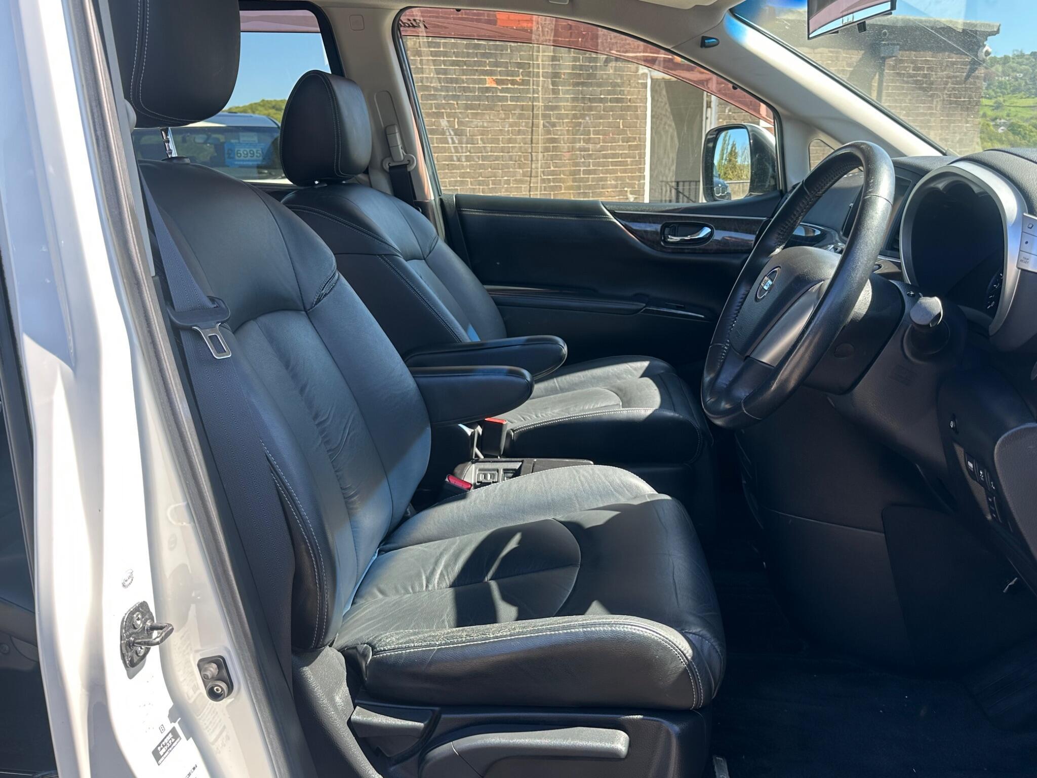 Nissan Elgrand - Image 11