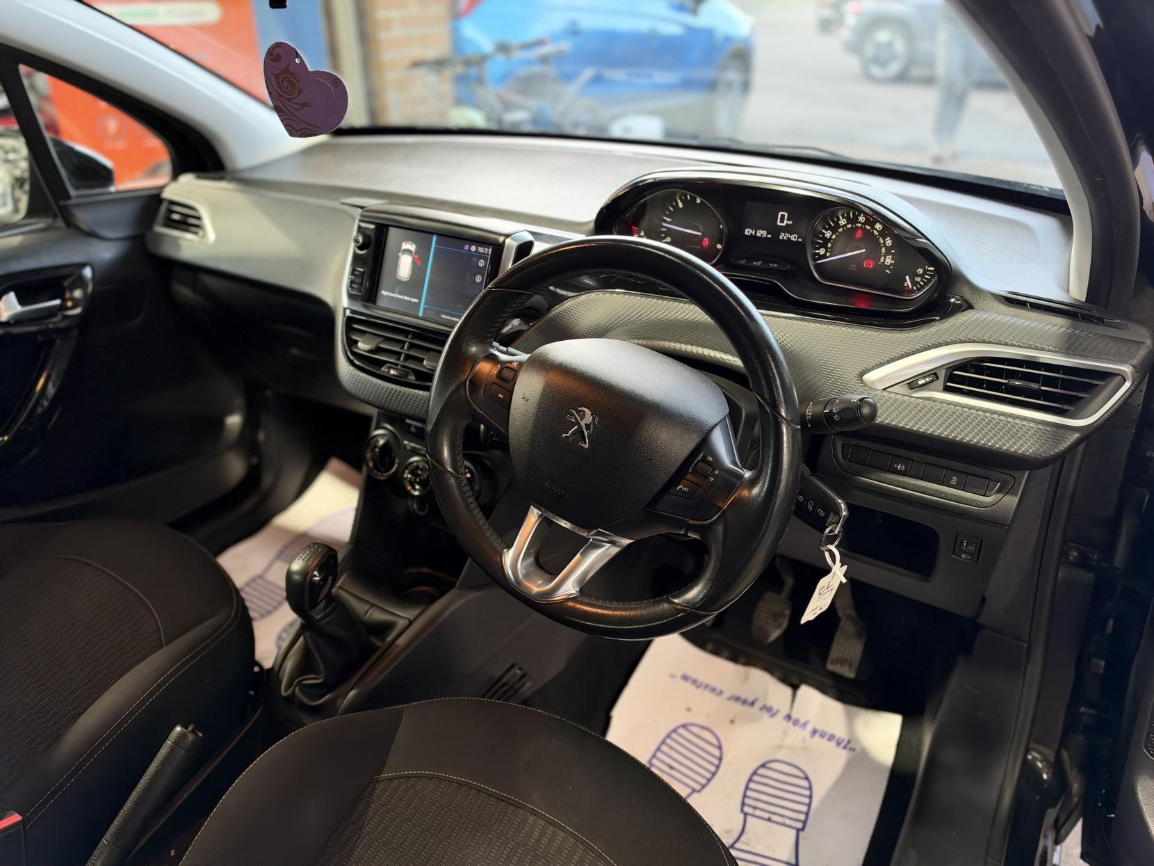 Peugeot 208 - Image 9