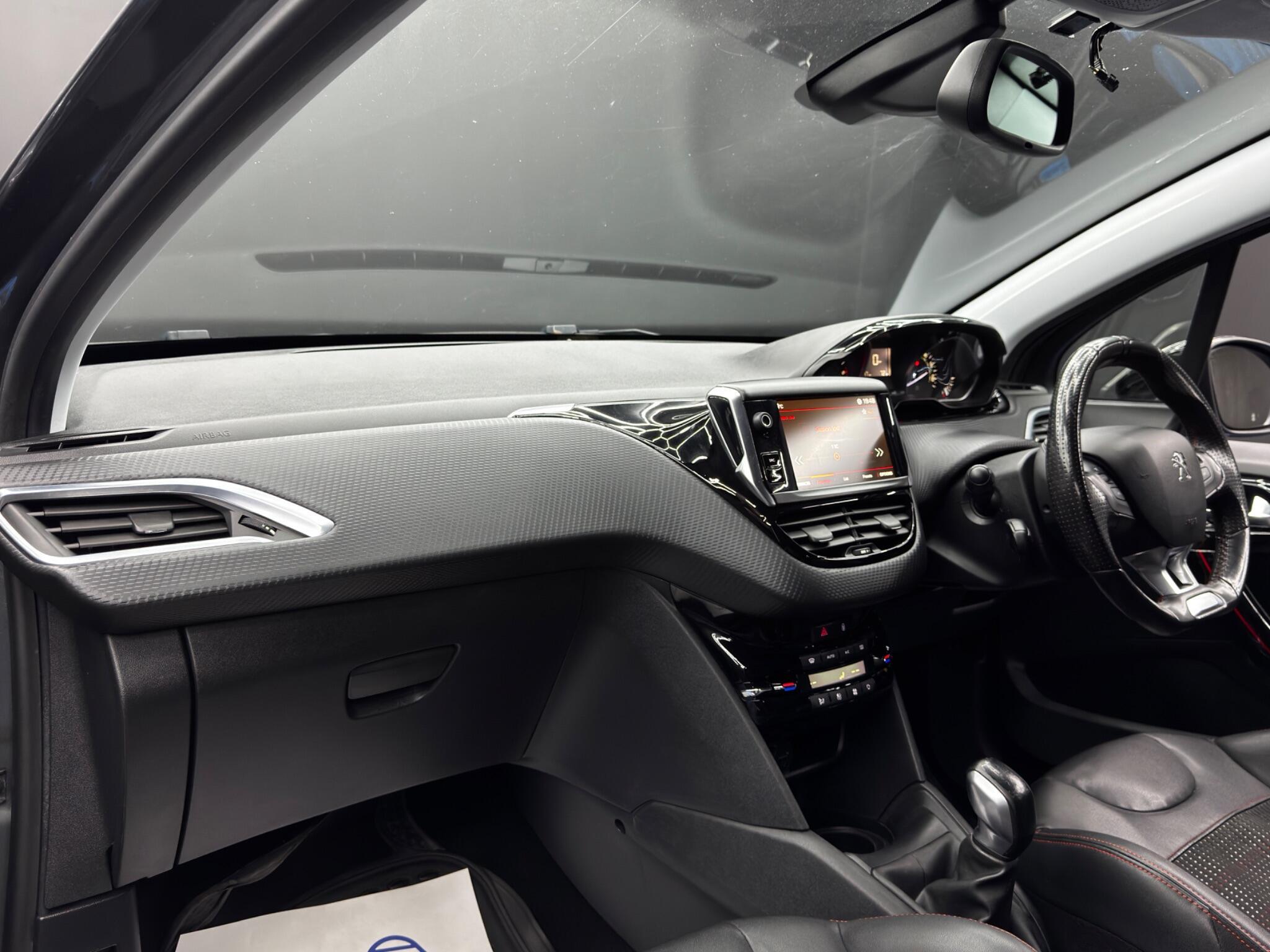 Peugeot 208 - Image 11