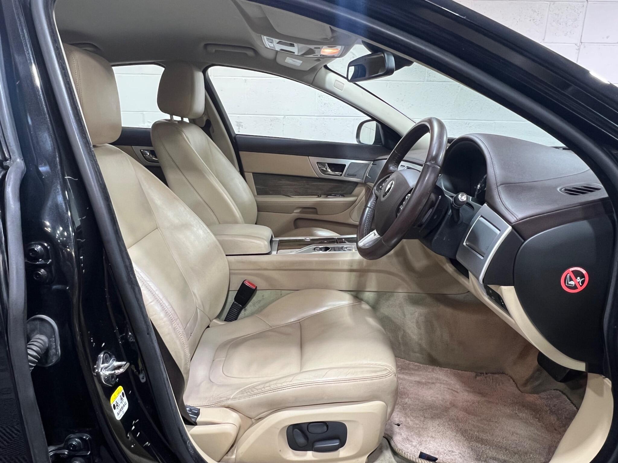 Jaguar XF - Image 7