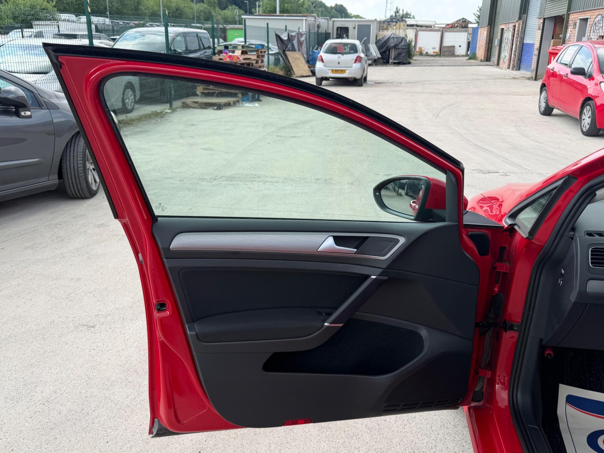 Volkswagen Golf - Image 16