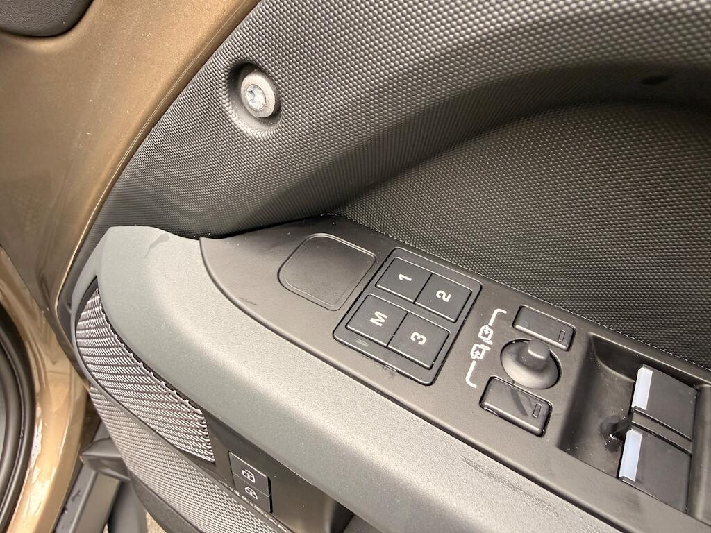 Land Rover Defender 90 - Image 49