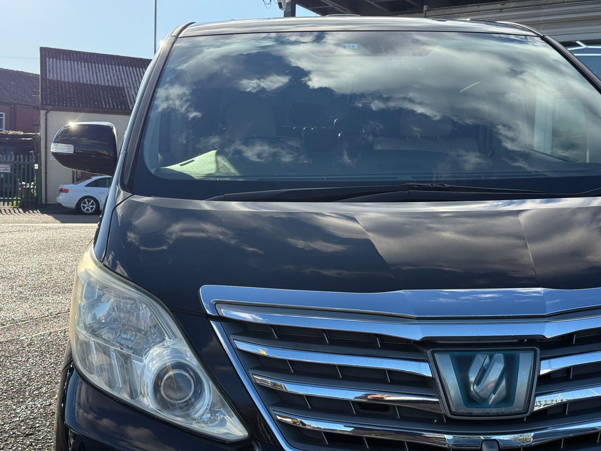 Toyota Alphard - Image 8