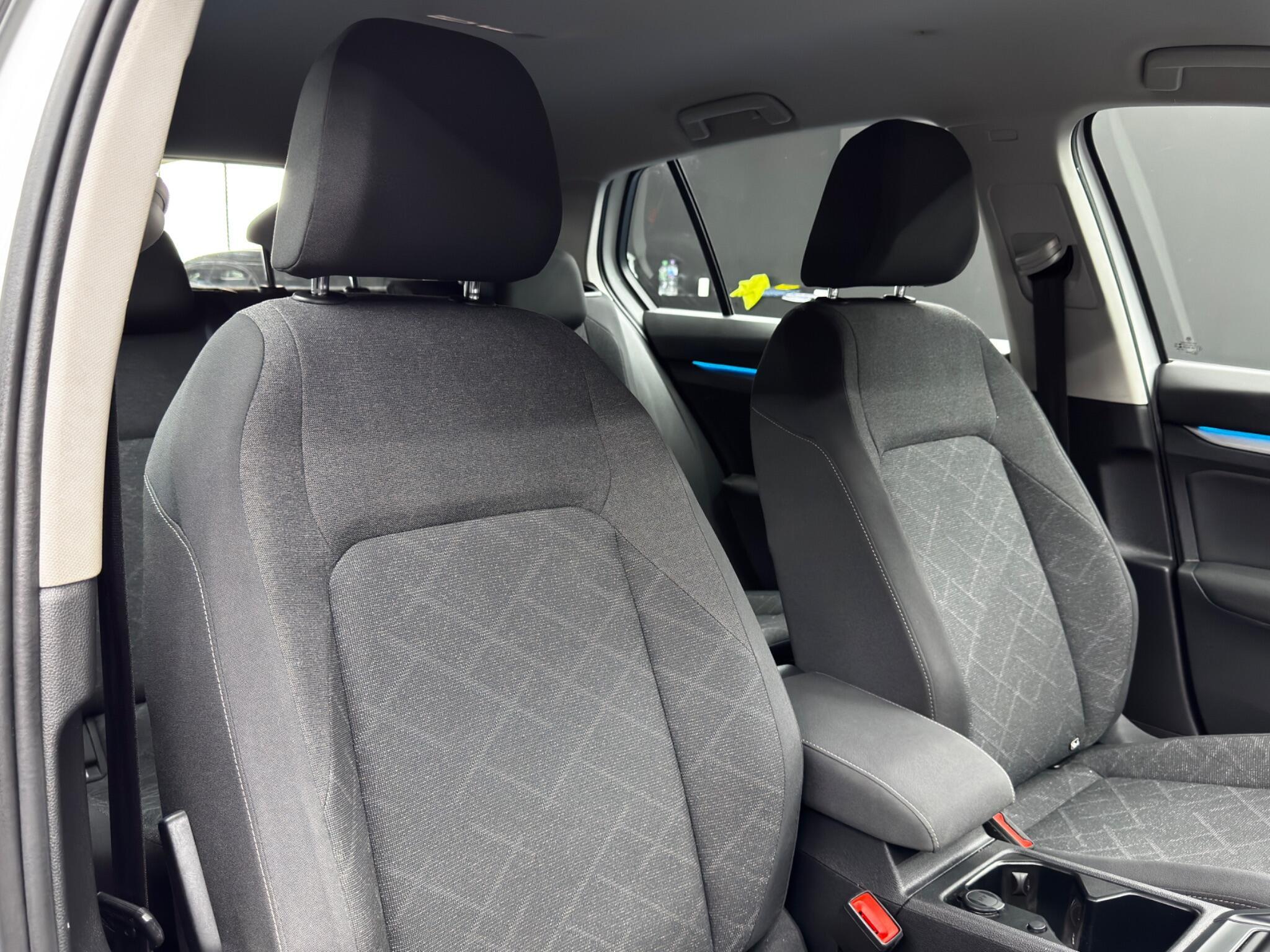 Volkswagen Golf - Image 12