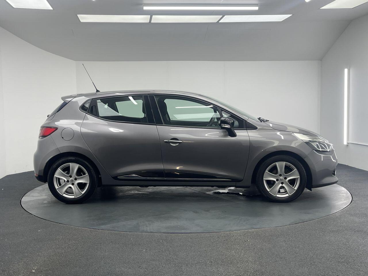 Renault Clio - Image 27