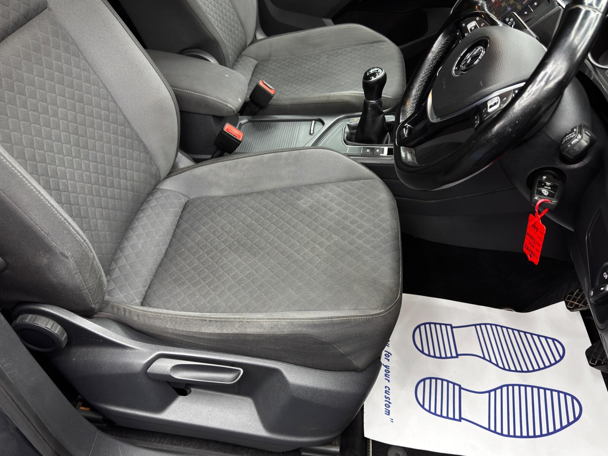 Volkswagen Tiguan - Image 13