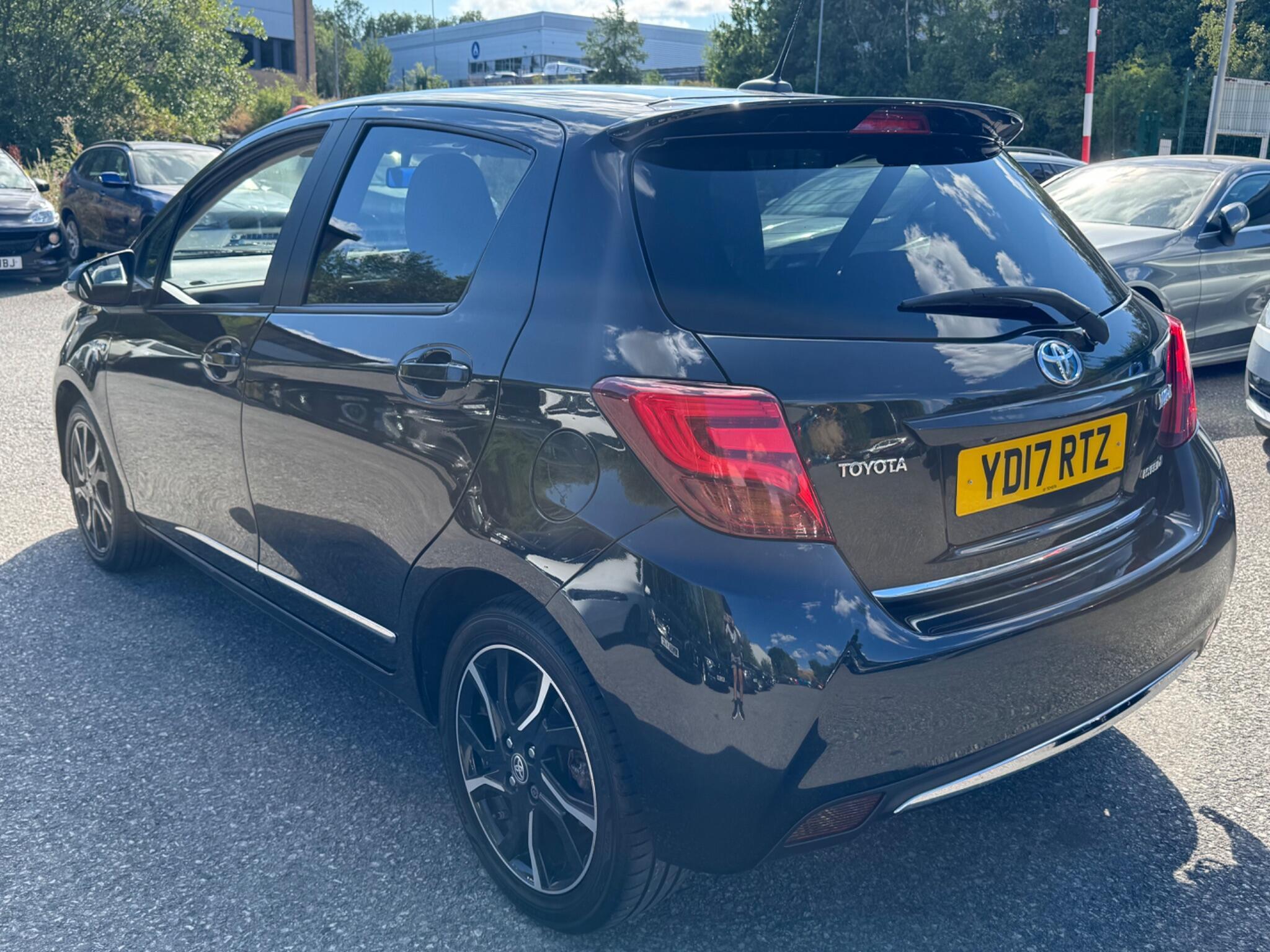 Toyota Yaris - Image 11