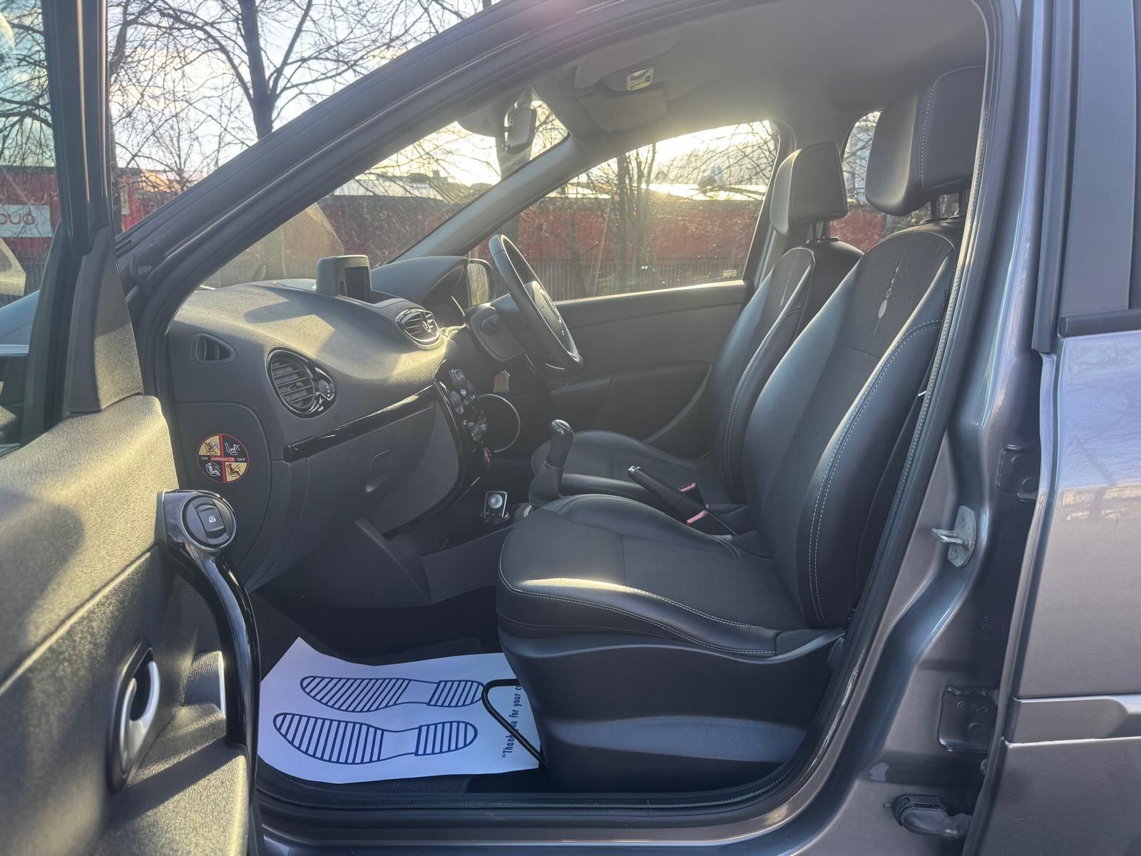 Renault Clio - Image 40