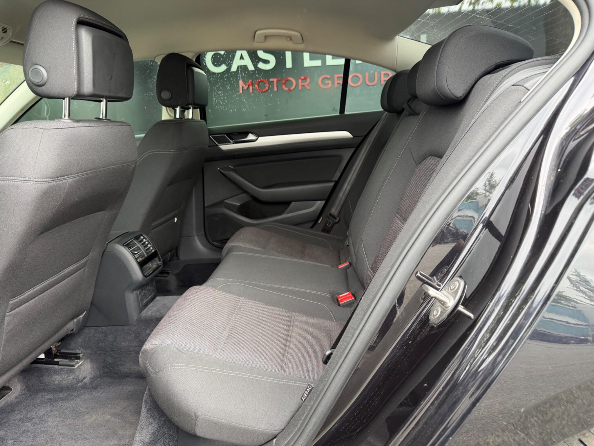 Volkswagen Passat - Image 12