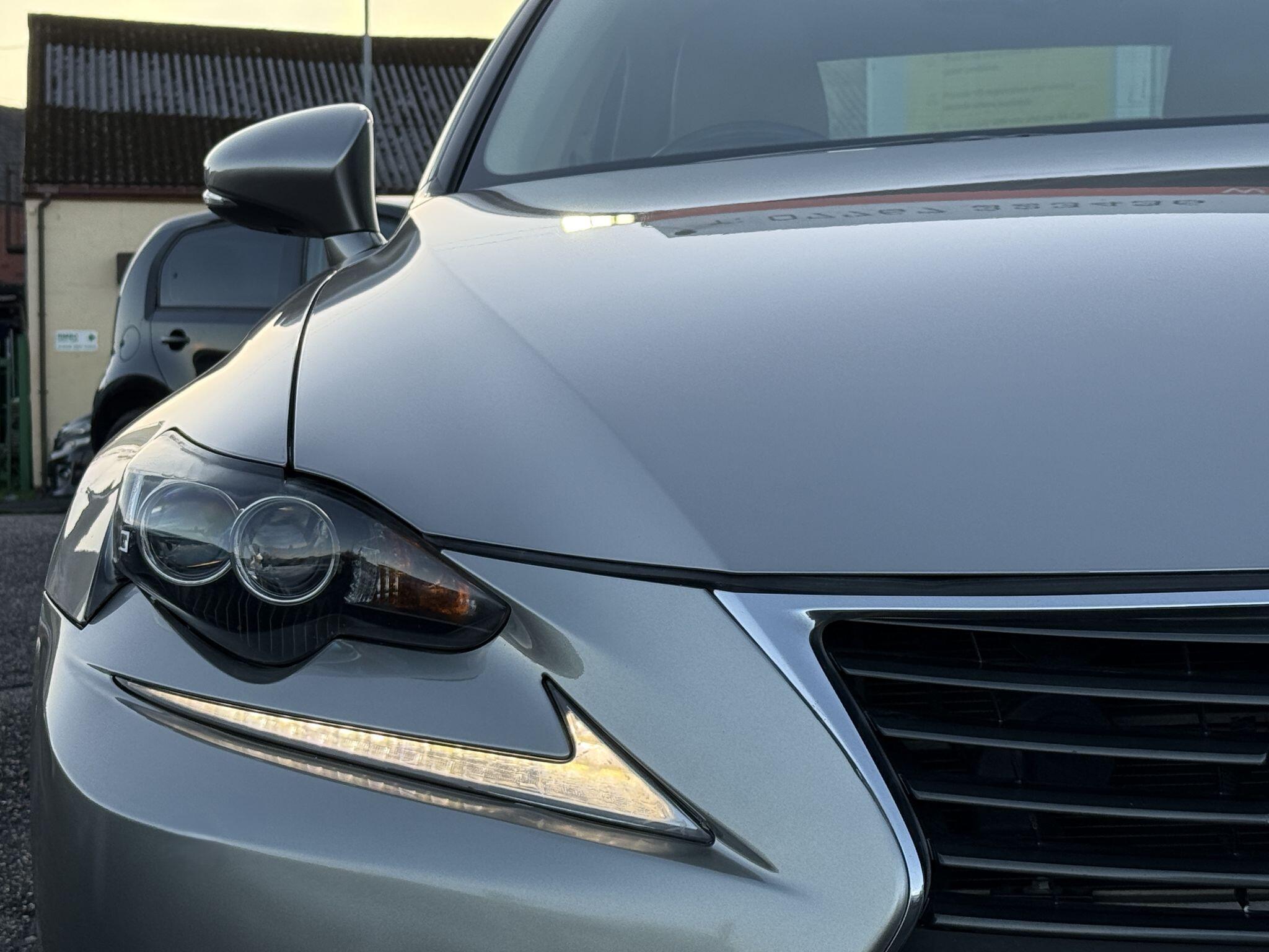 Lexus IS - Image 13