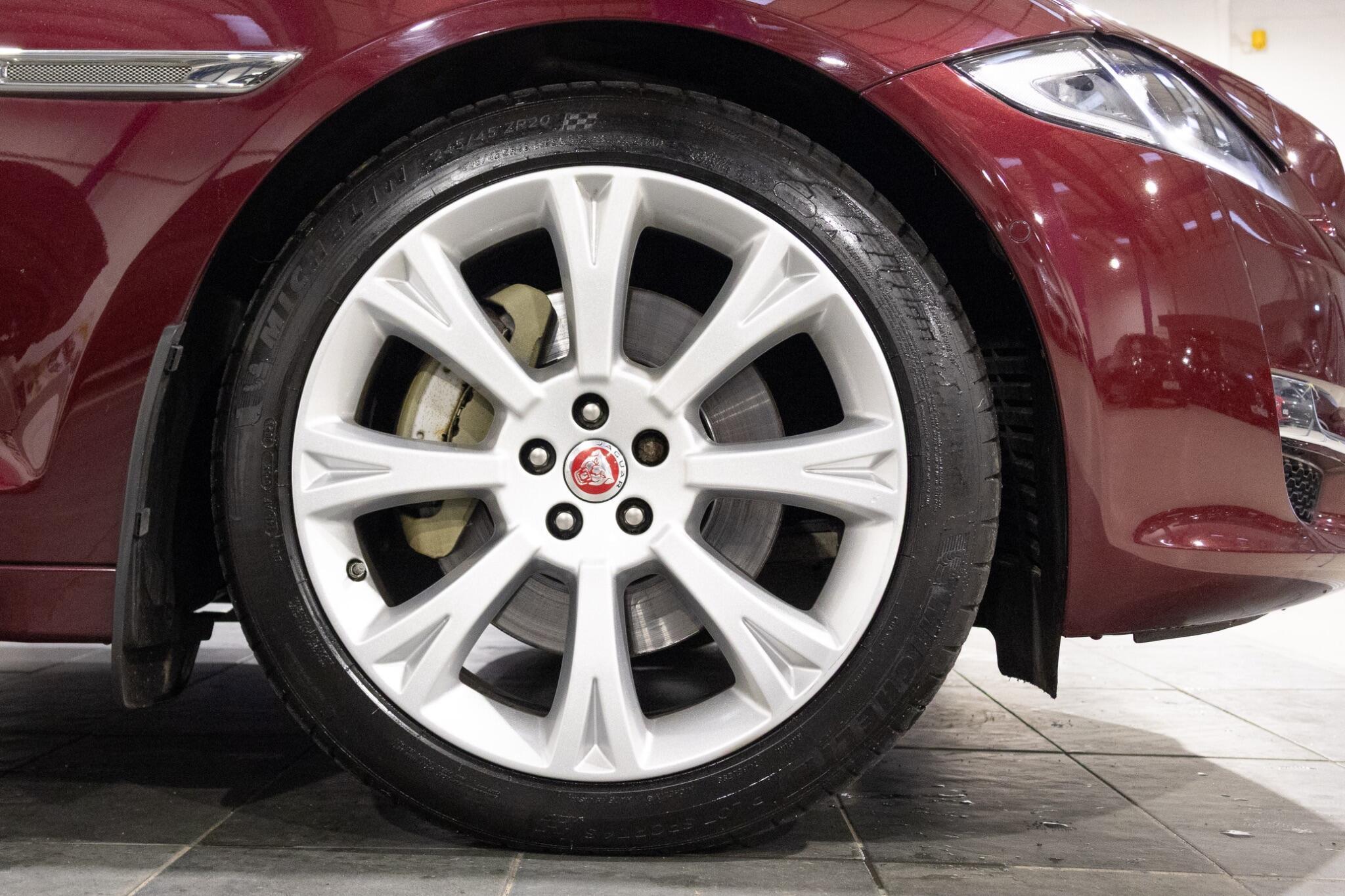 Jaguar XJ - Image 45