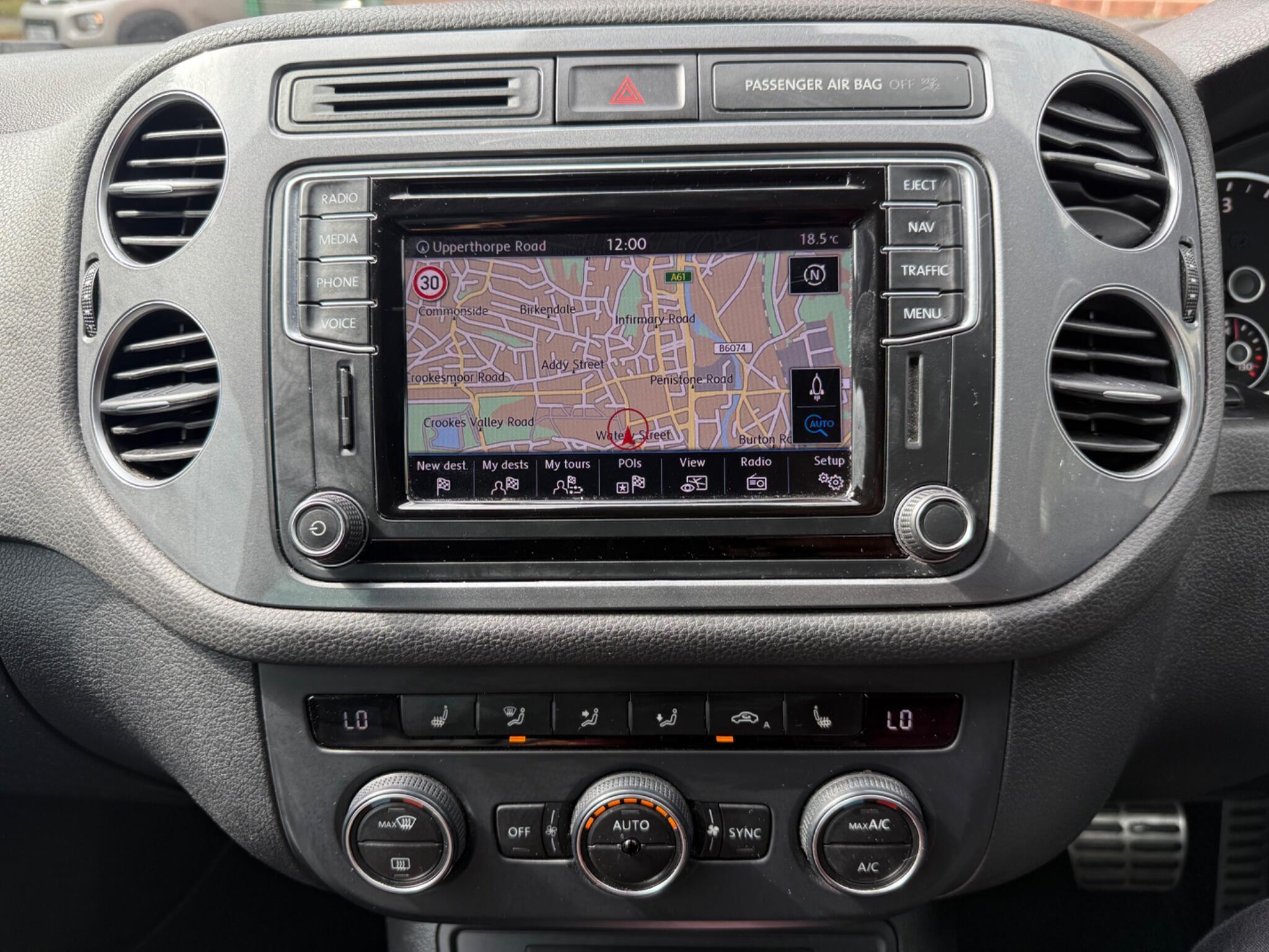 Volkswagen Tiguan - Image 12