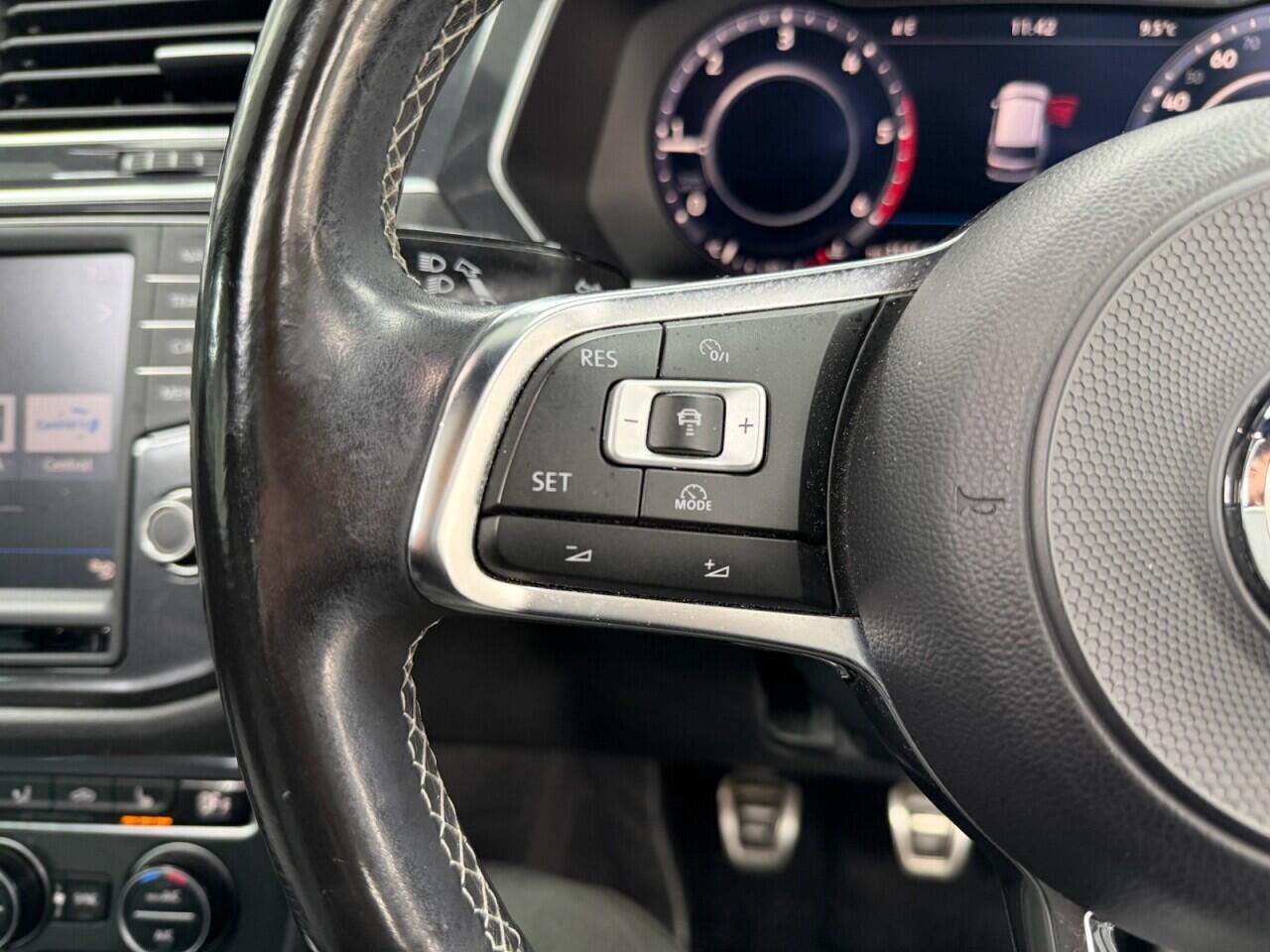 Volkswagen Tiguan - Image 31