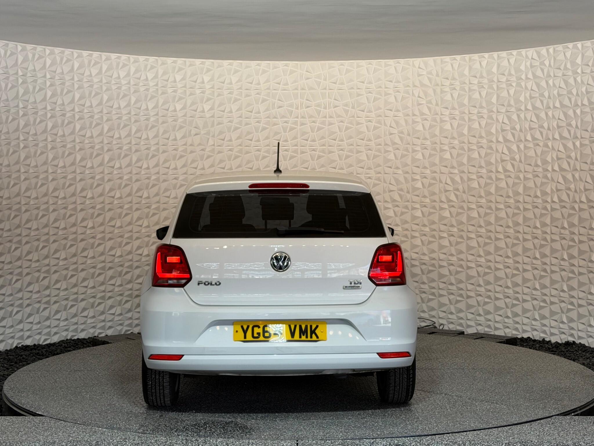 Volkswagen Polo - Image 8