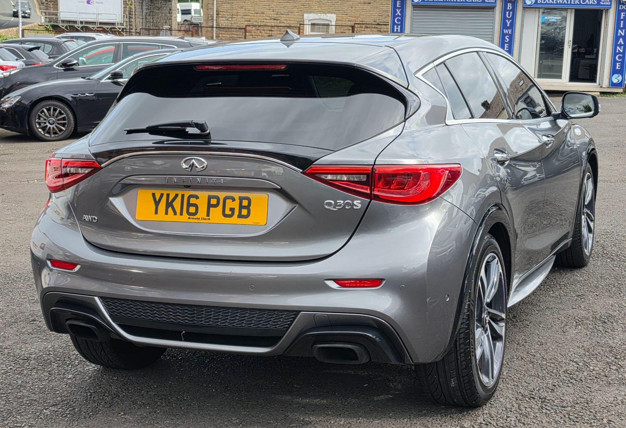 Infiniti Q30 - Image 7