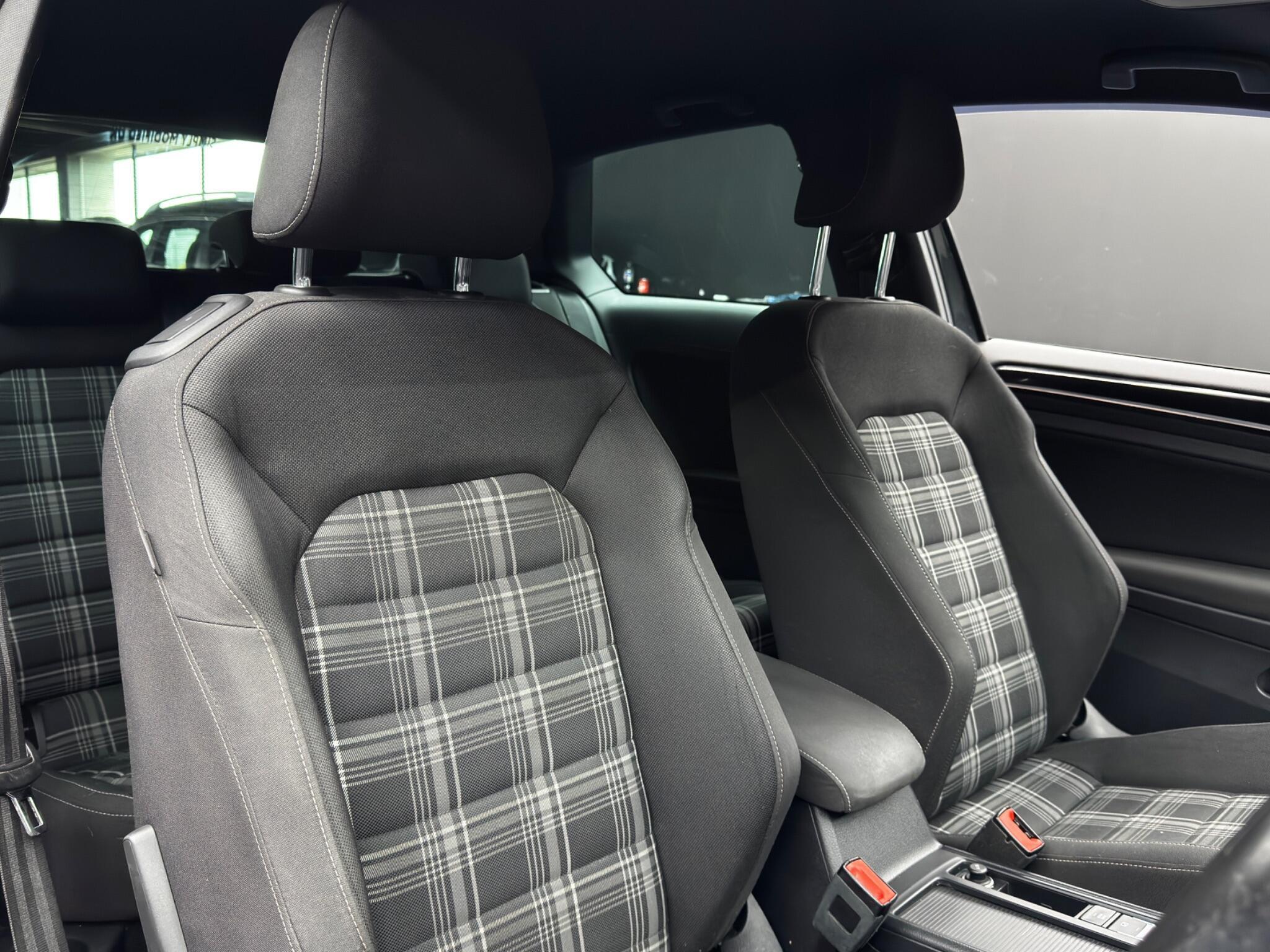 Volkswagen Golf - Image 12