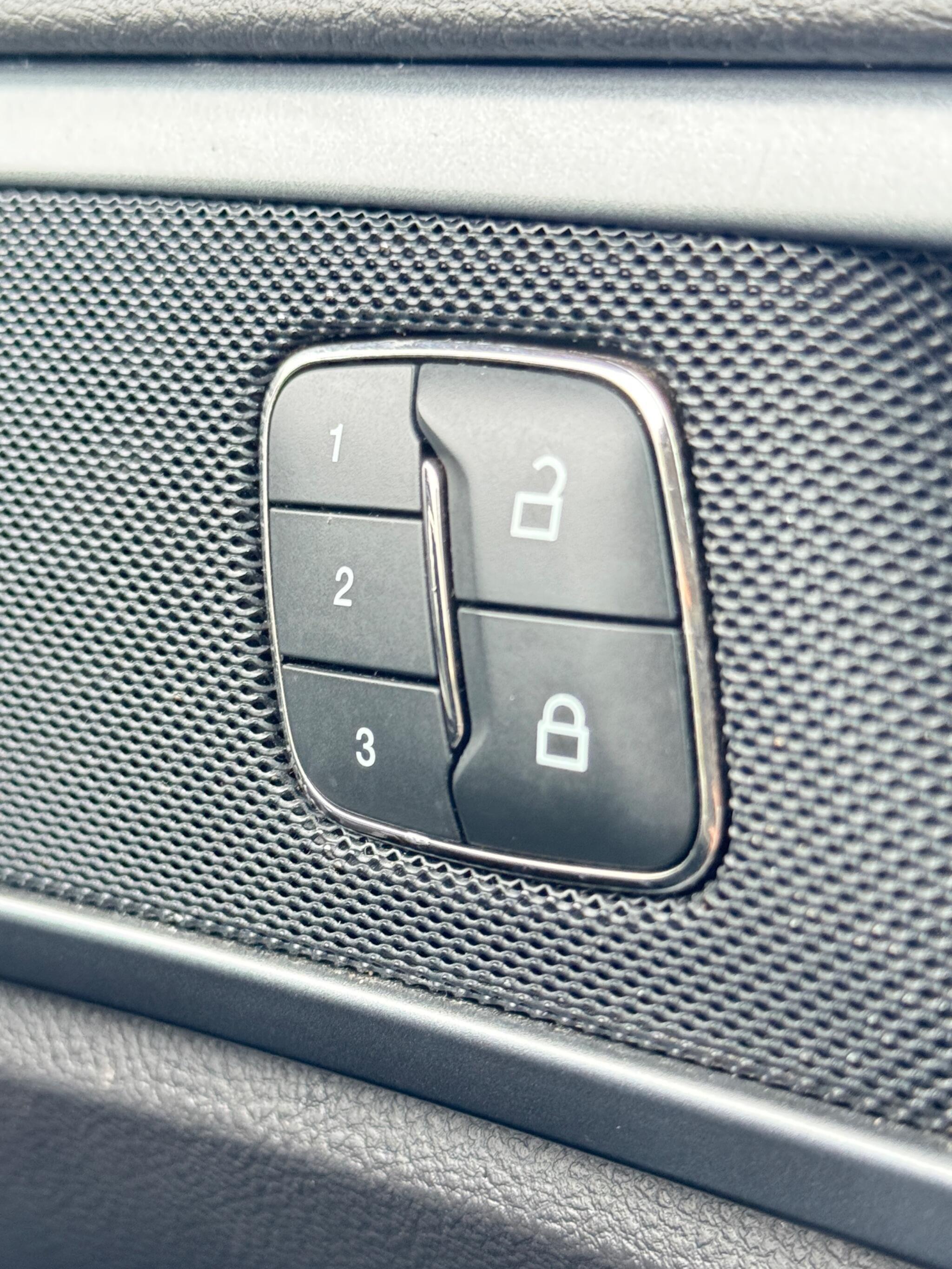 Ford Mondeo - Image 20