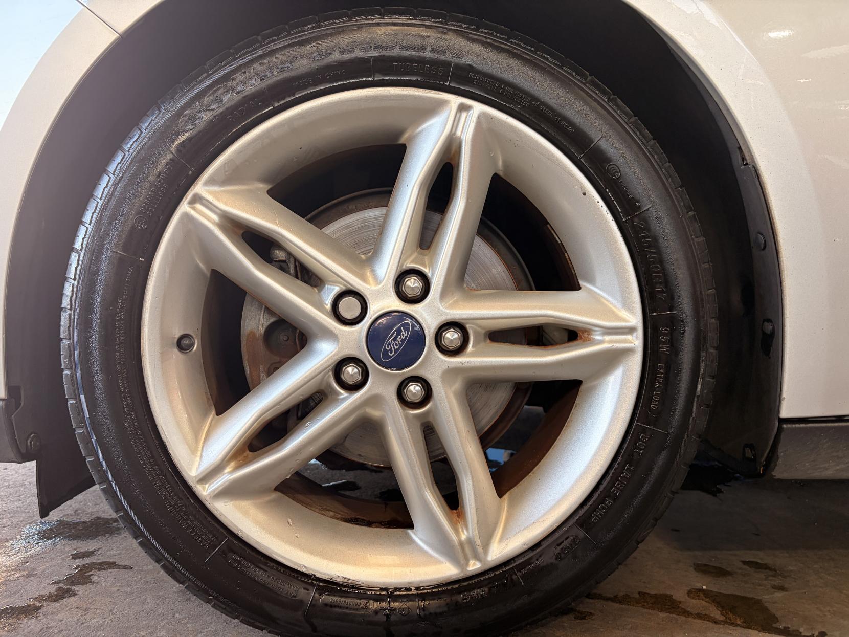 Ford Focus - Image 9