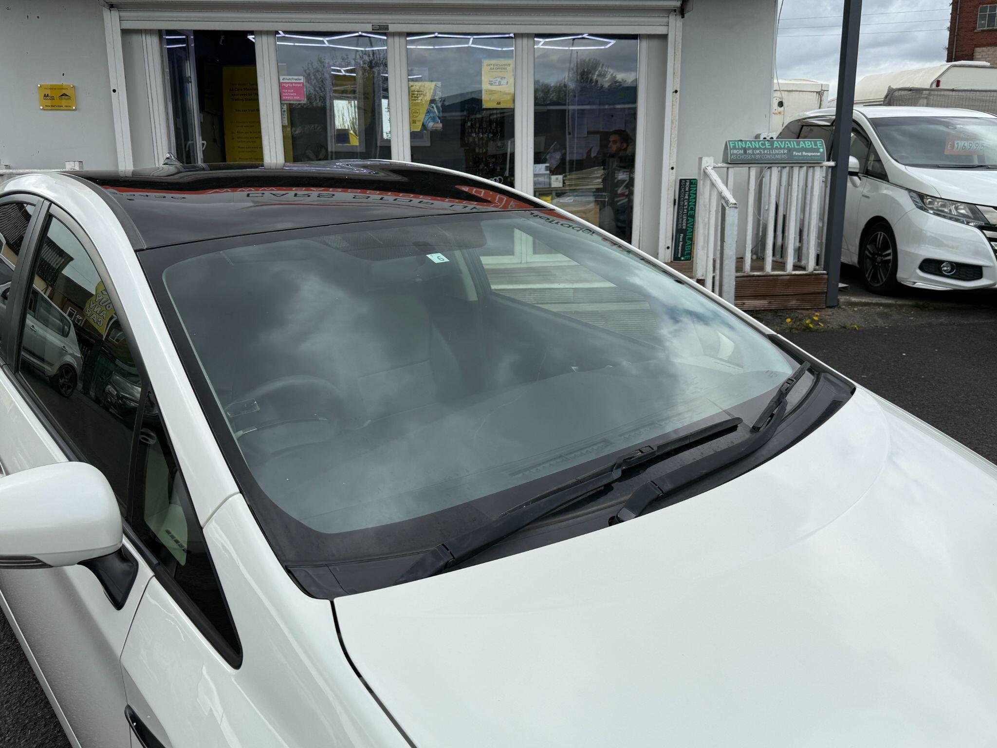 Toyota Prius - Image 9