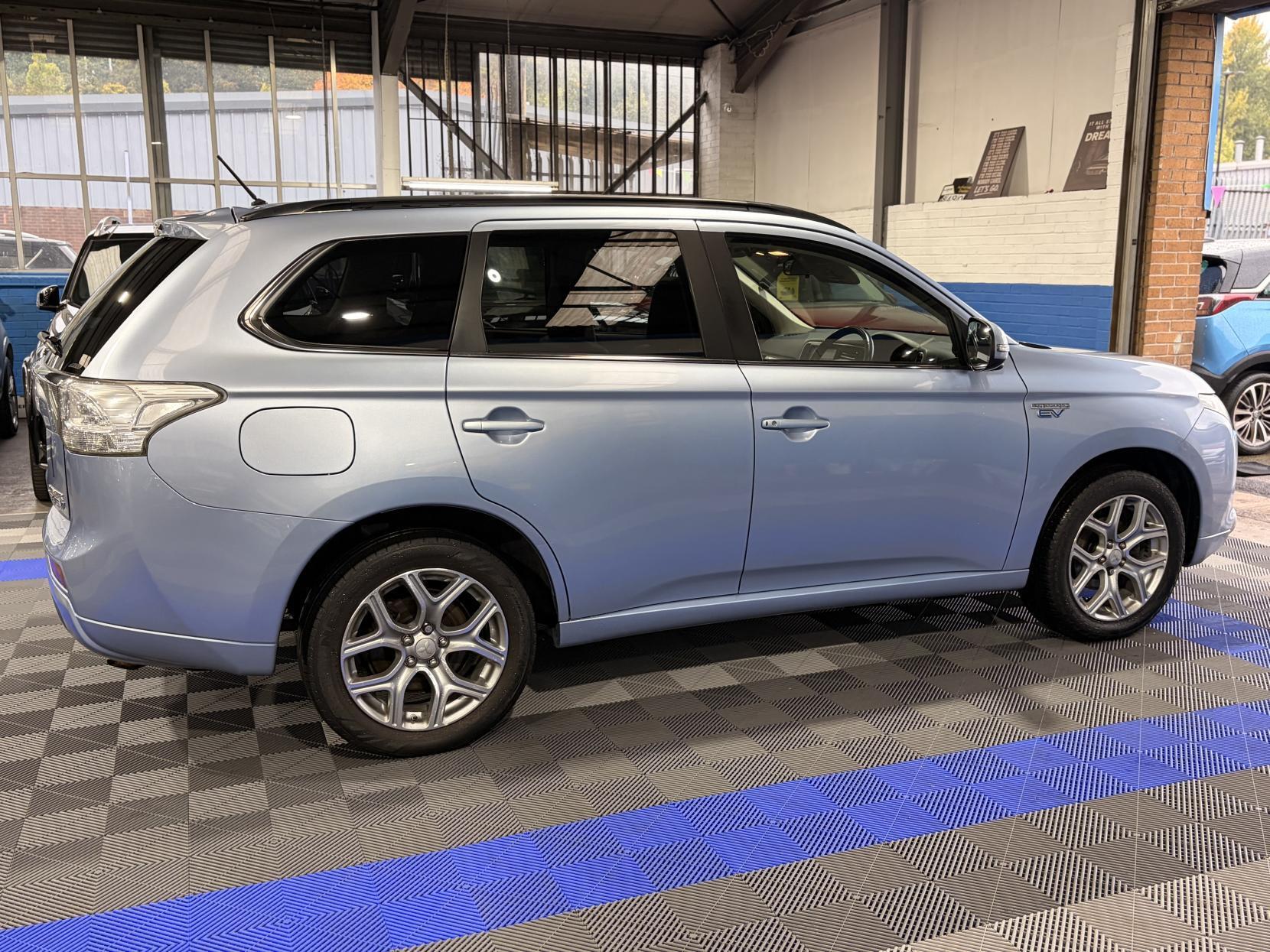 Mitsubishi Outlander - Image 8
