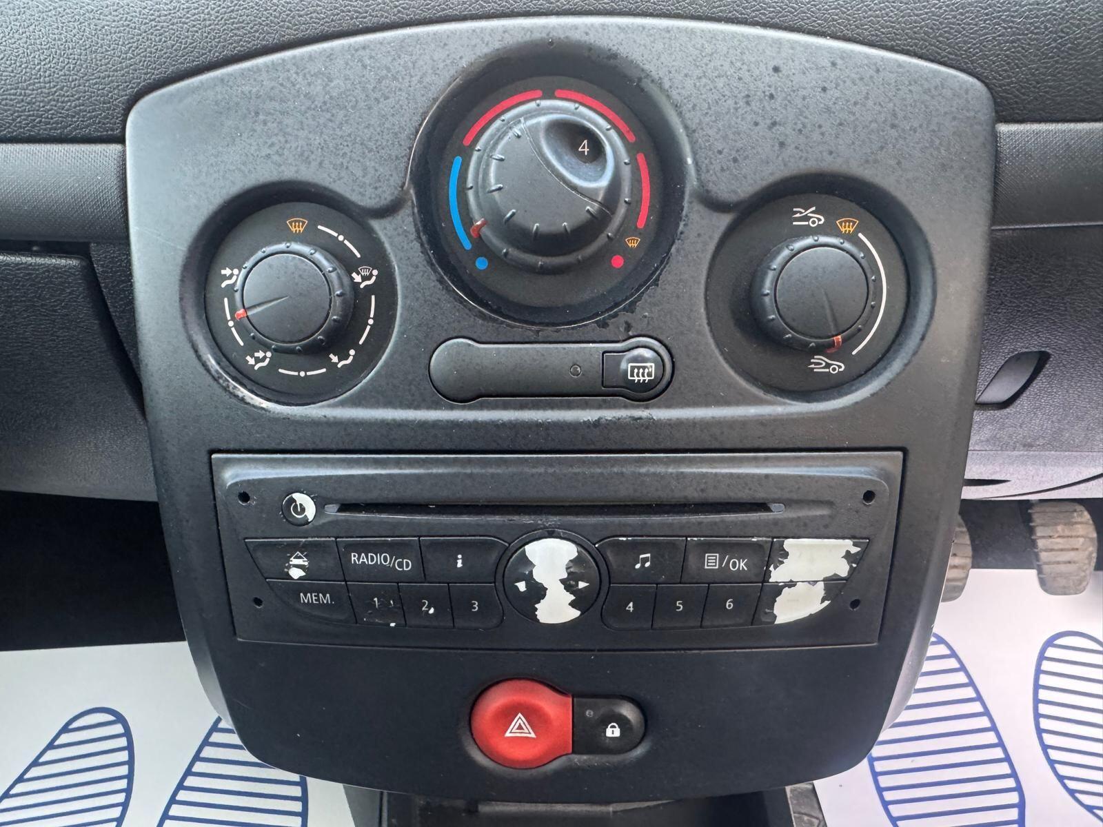 Renault Clio - Image 39