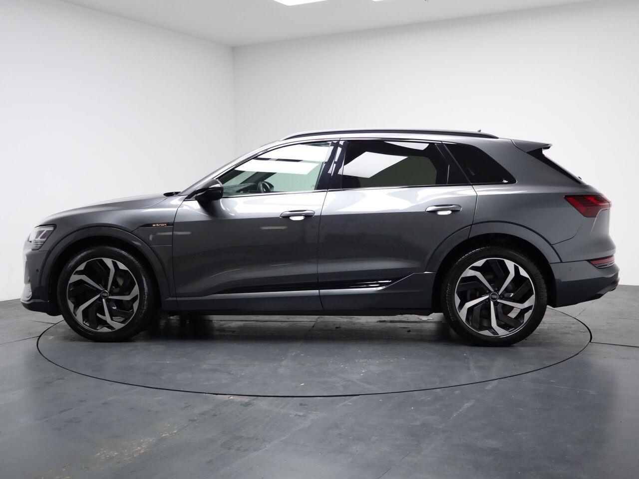 Audi E-Tron - Image 4