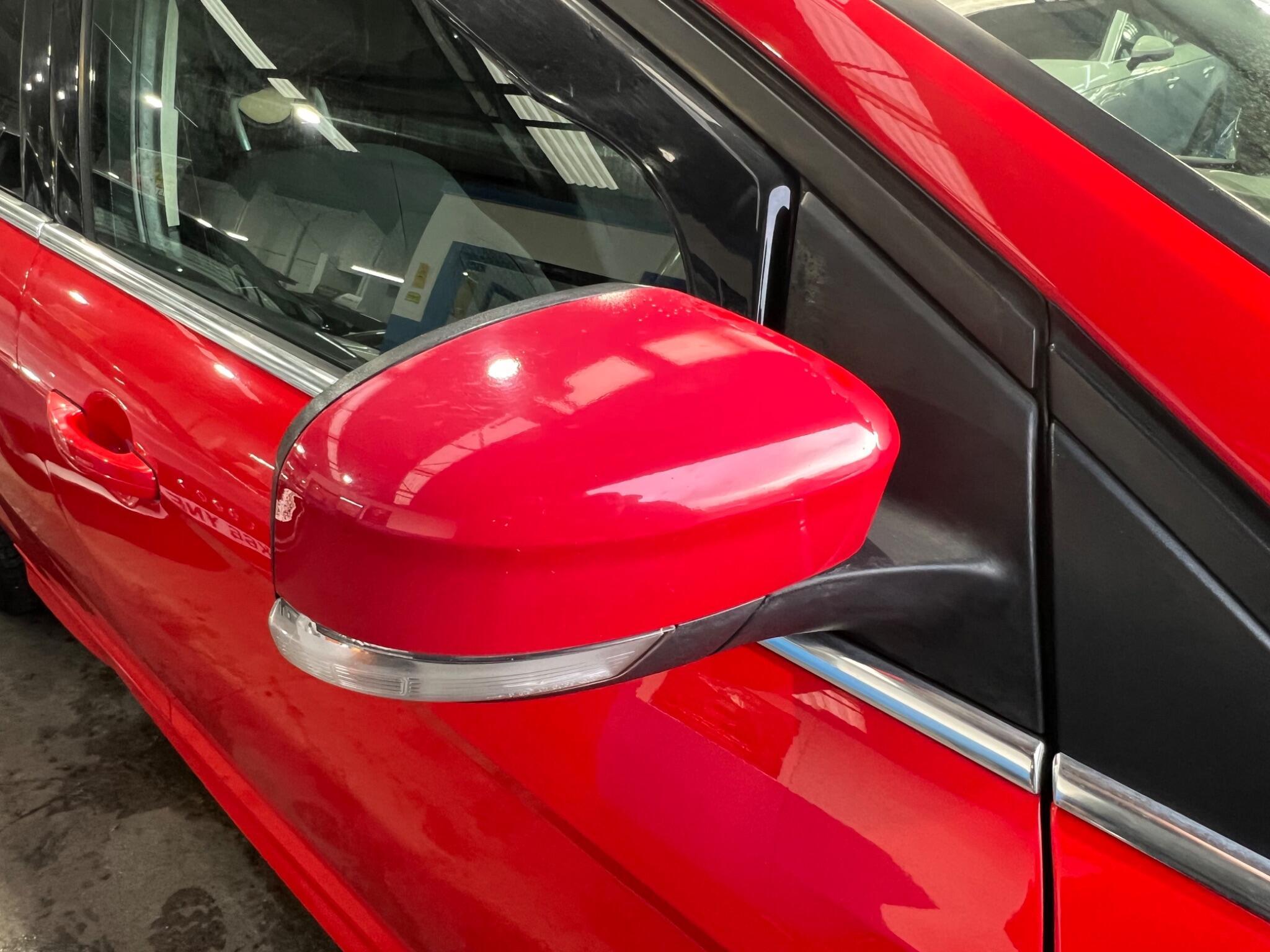 Ford Focus - Image 13