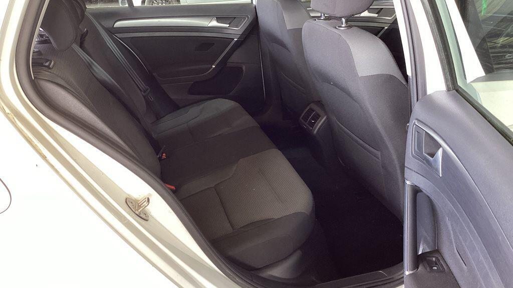Volkswagen Golf - Image 4