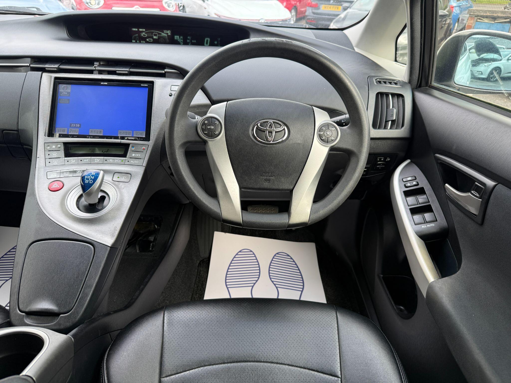 Toyota Prius - Image 35