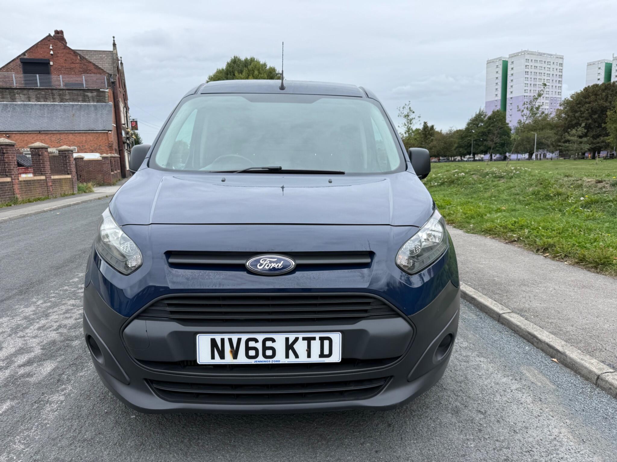 Ford Transit Connect - Image 8