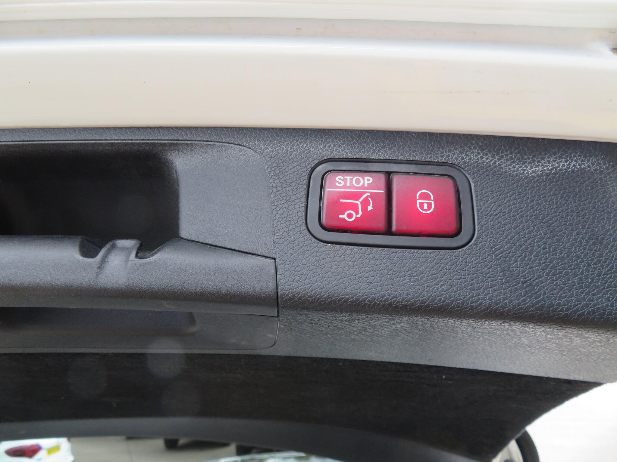 Mercedes E Class - Image 12