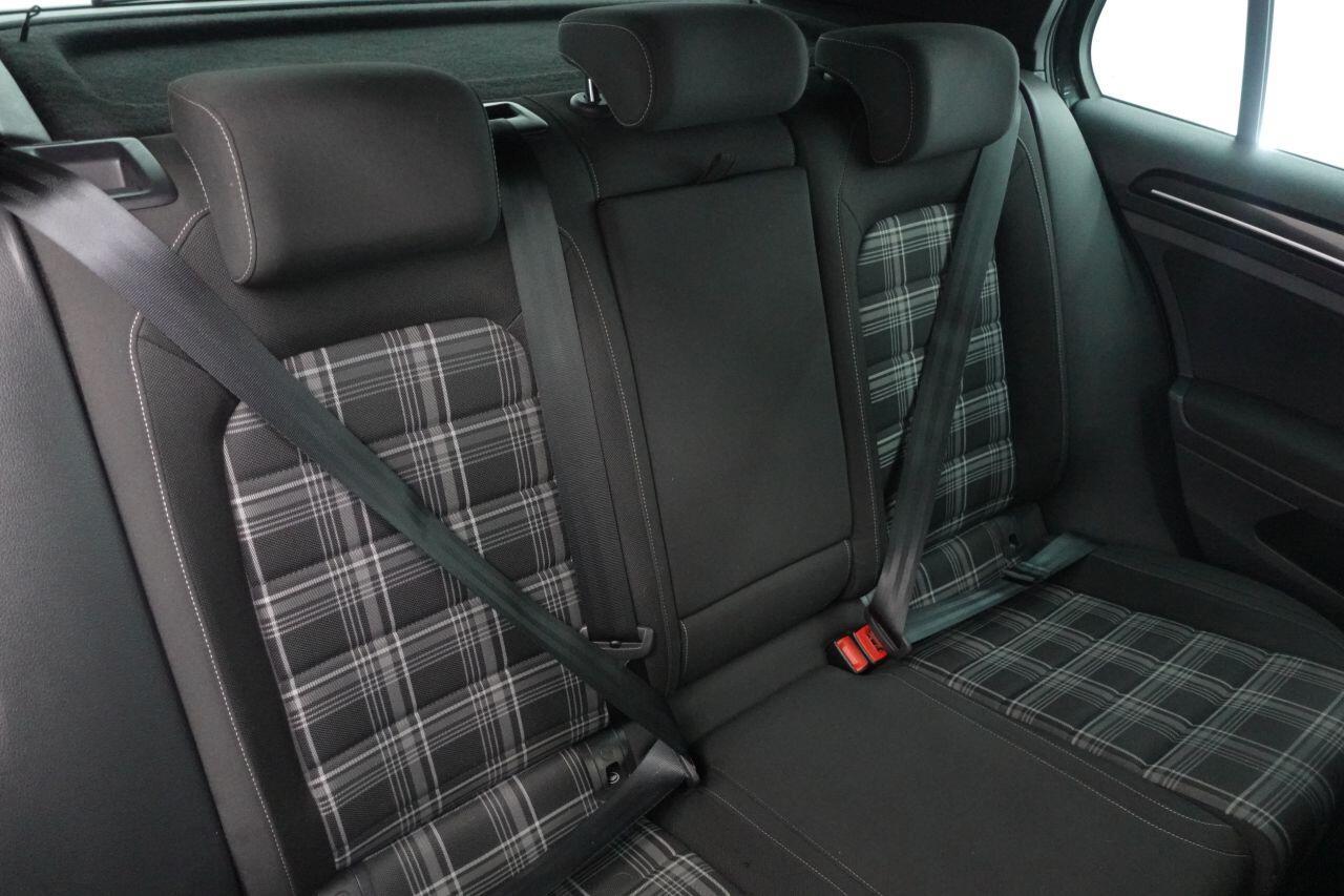 Volkswagen Golf - Image 12