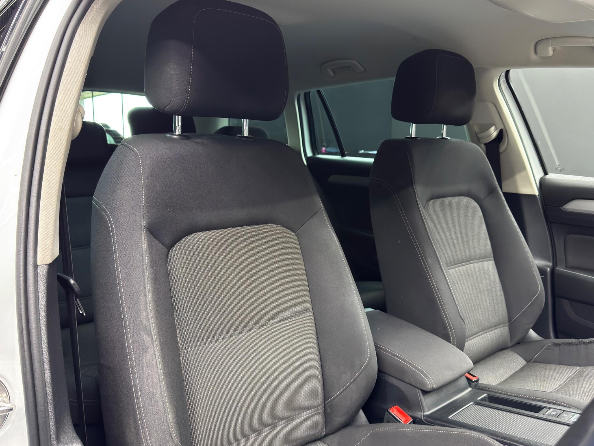 Volkswagen Passat - Image 12