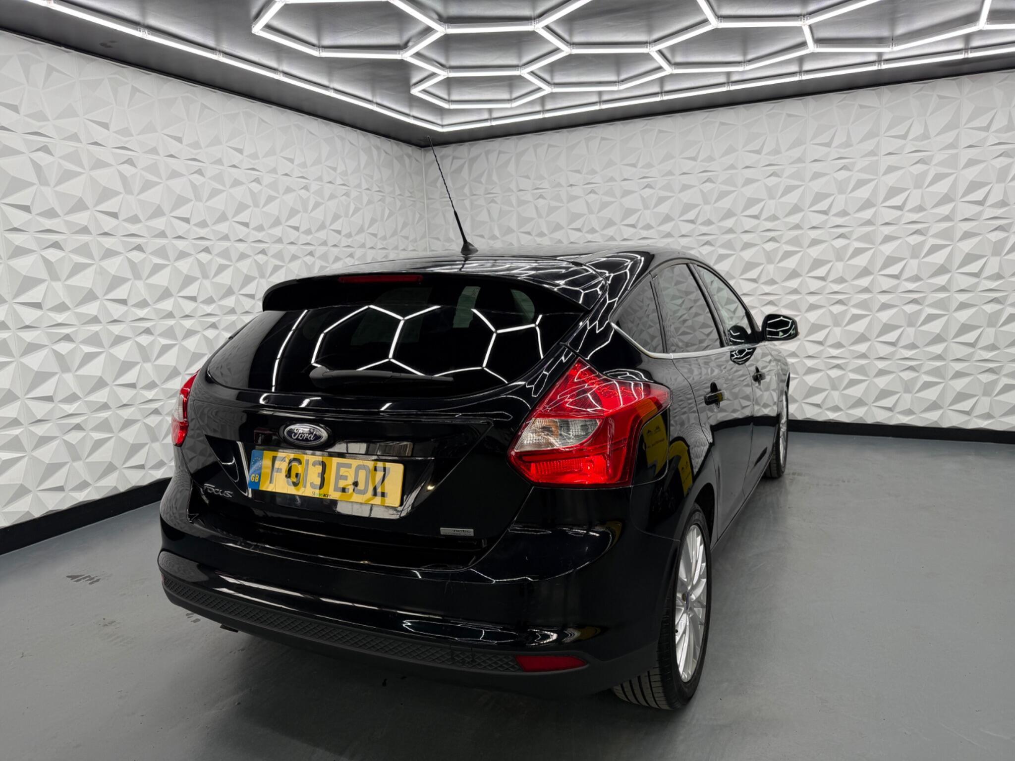 Ford Focus - Image 13