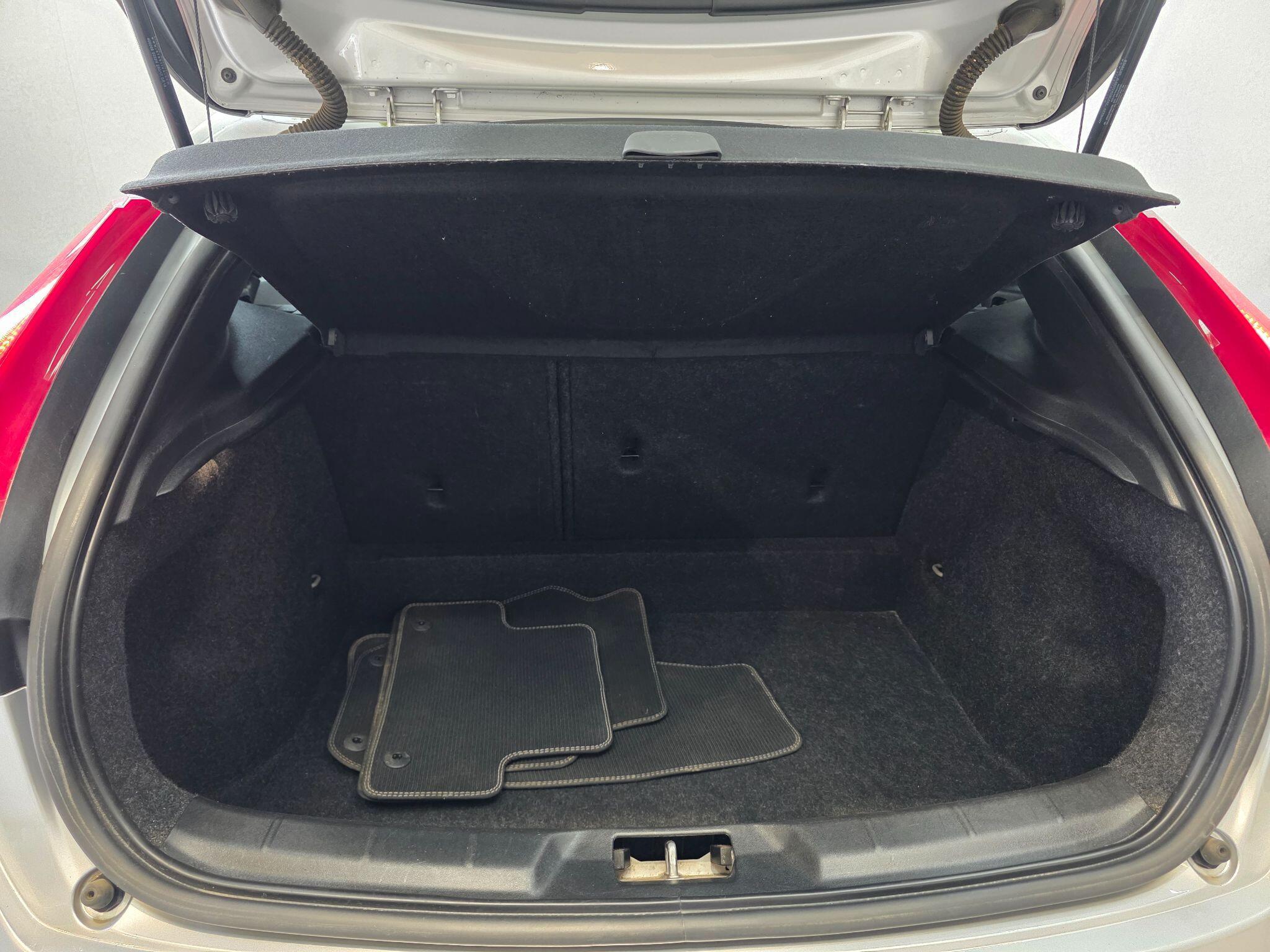 Volvo V40 - Image 35