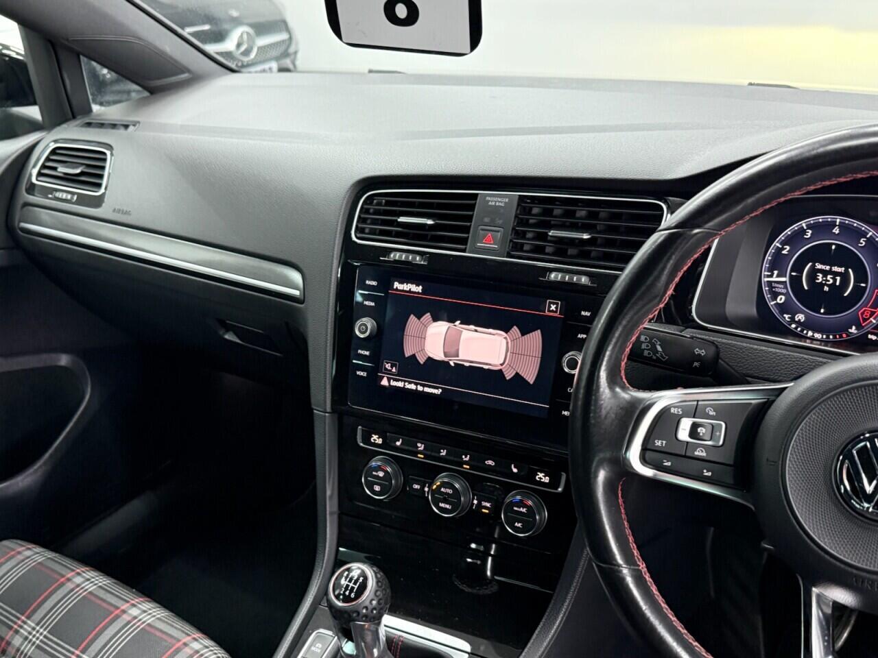 Volkswagen Golf - Image 16