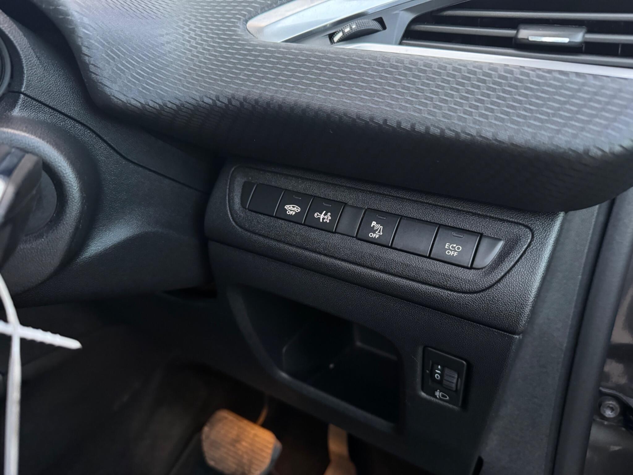 Peugeot 2008 - Image 30