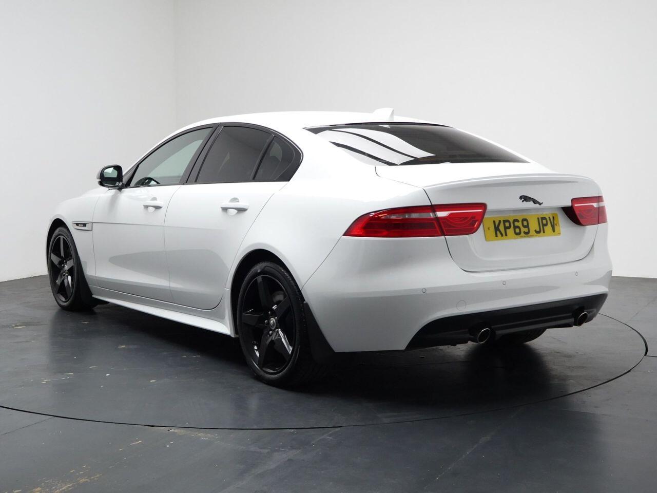 Jaguar XE - Image 9